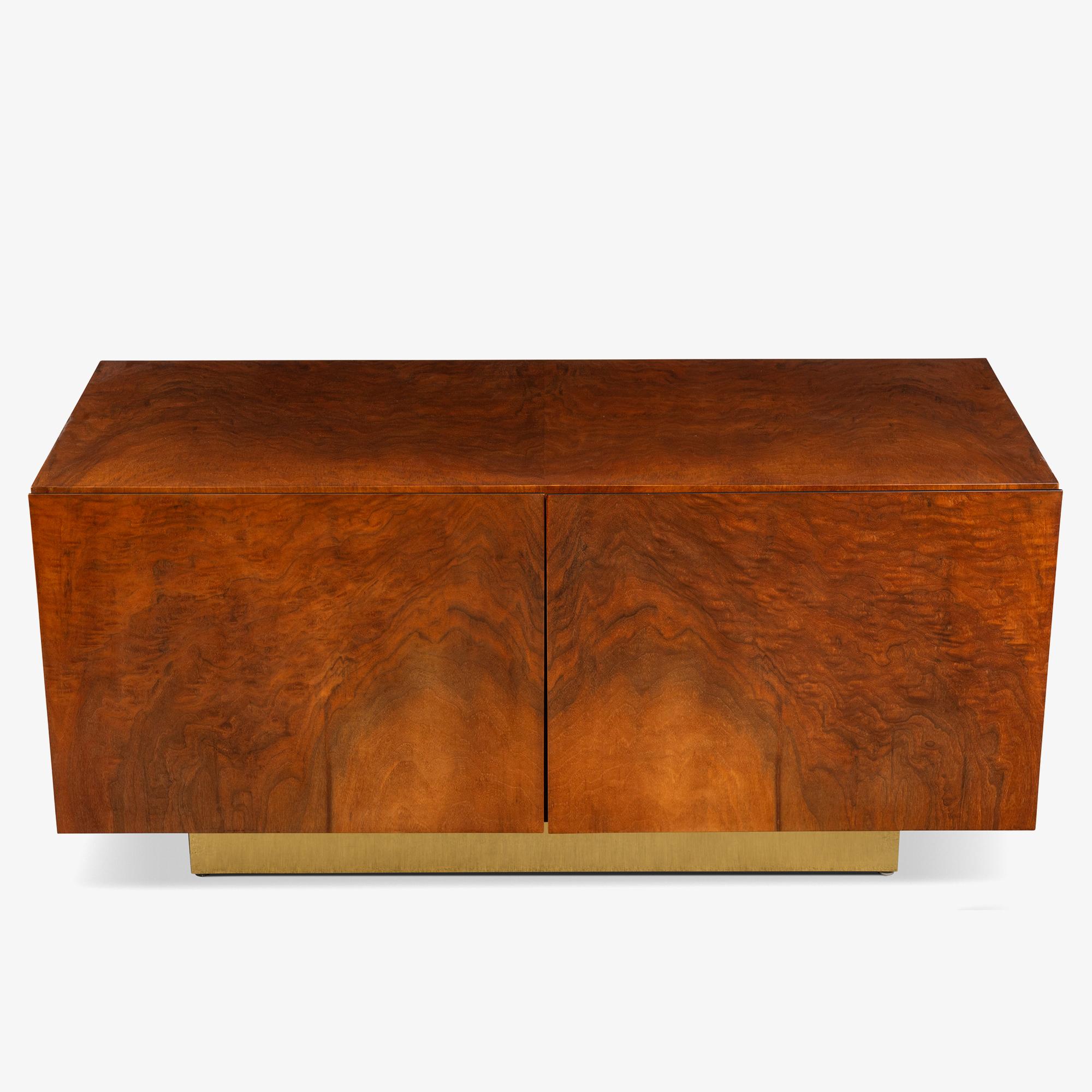 Ottone Armadio Petite in stile metà secolo in legno di radica e ottone in vendita