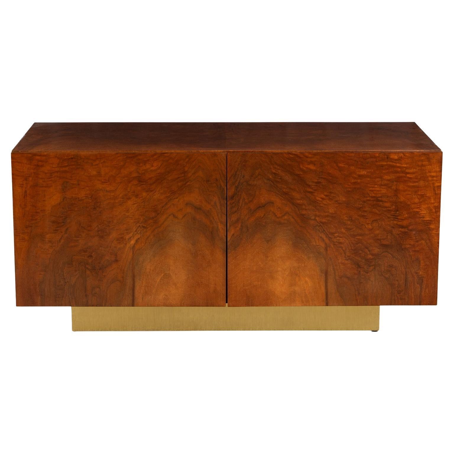 Armadio Petite in stile metà secolo in legno di radica e ottone