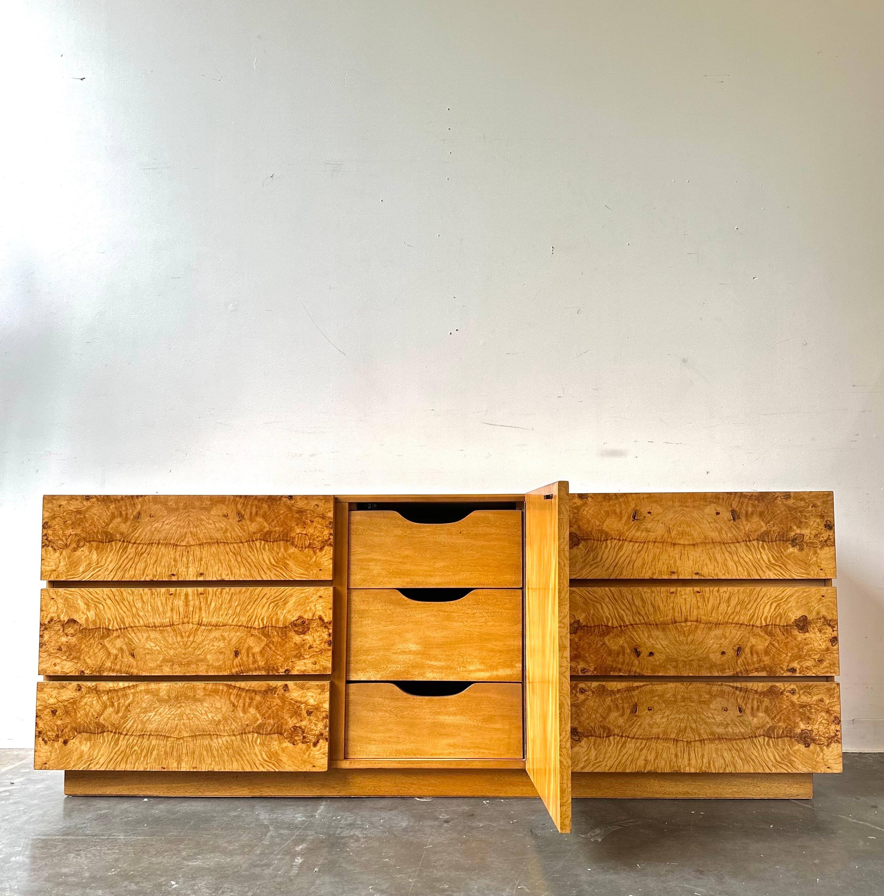 Roland Carter for Lane Furniture, circa 1970

Gorgeous burlwood nine drawer chest or credenza in the manner of Milo Baughman.

Great vintage condition with minor wear.
Spacious drawers with fantastic wood grain.