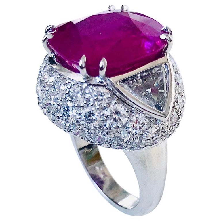 Burma 14.83 Carat Corundum in Platinum Diamond Ring For Sale at 1stDibs