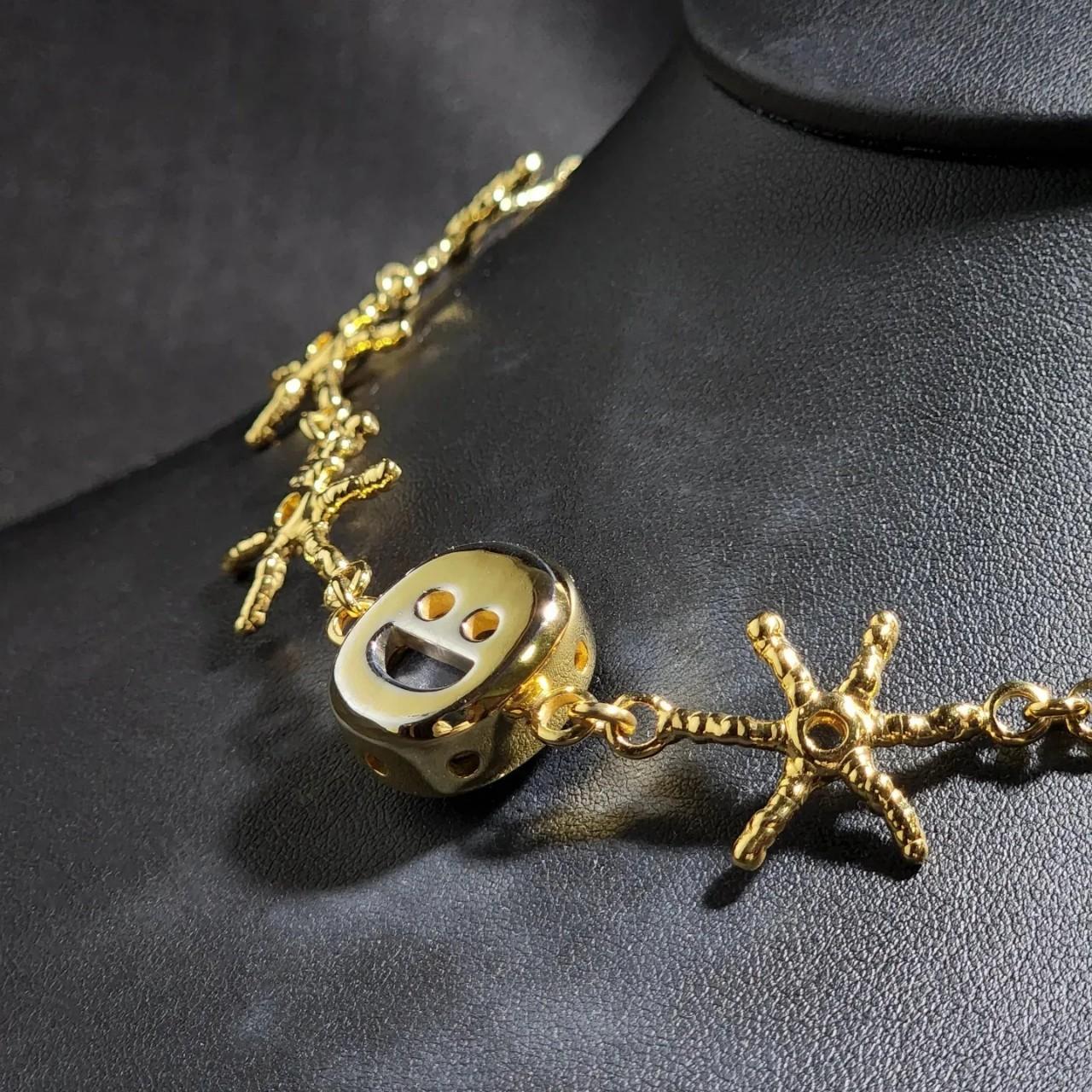 Collana con zaffiro blu di Burma da 24,93 carati dallo stile unico In condizioni Nuovo in vendita a Bangkok, TH