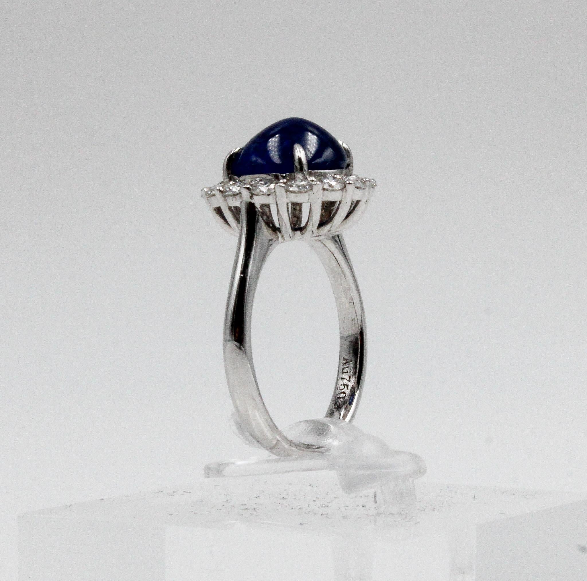 Bague saphir cabochon 5,45 carats avec diamants en or blanc Unisexe en vente