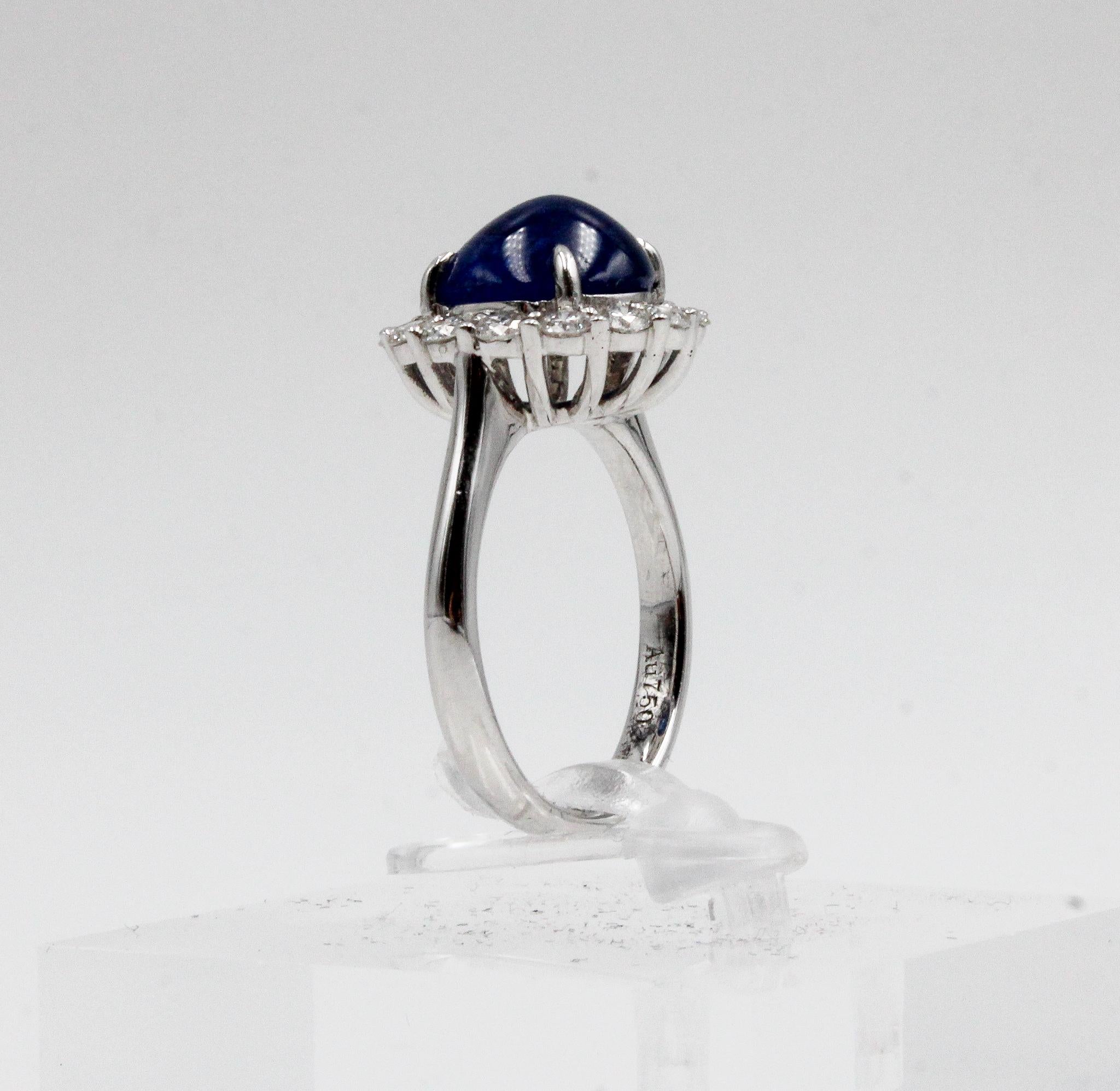 Bague saphir cabochon 5,45 carats avec diamants en or blanc en vente 1