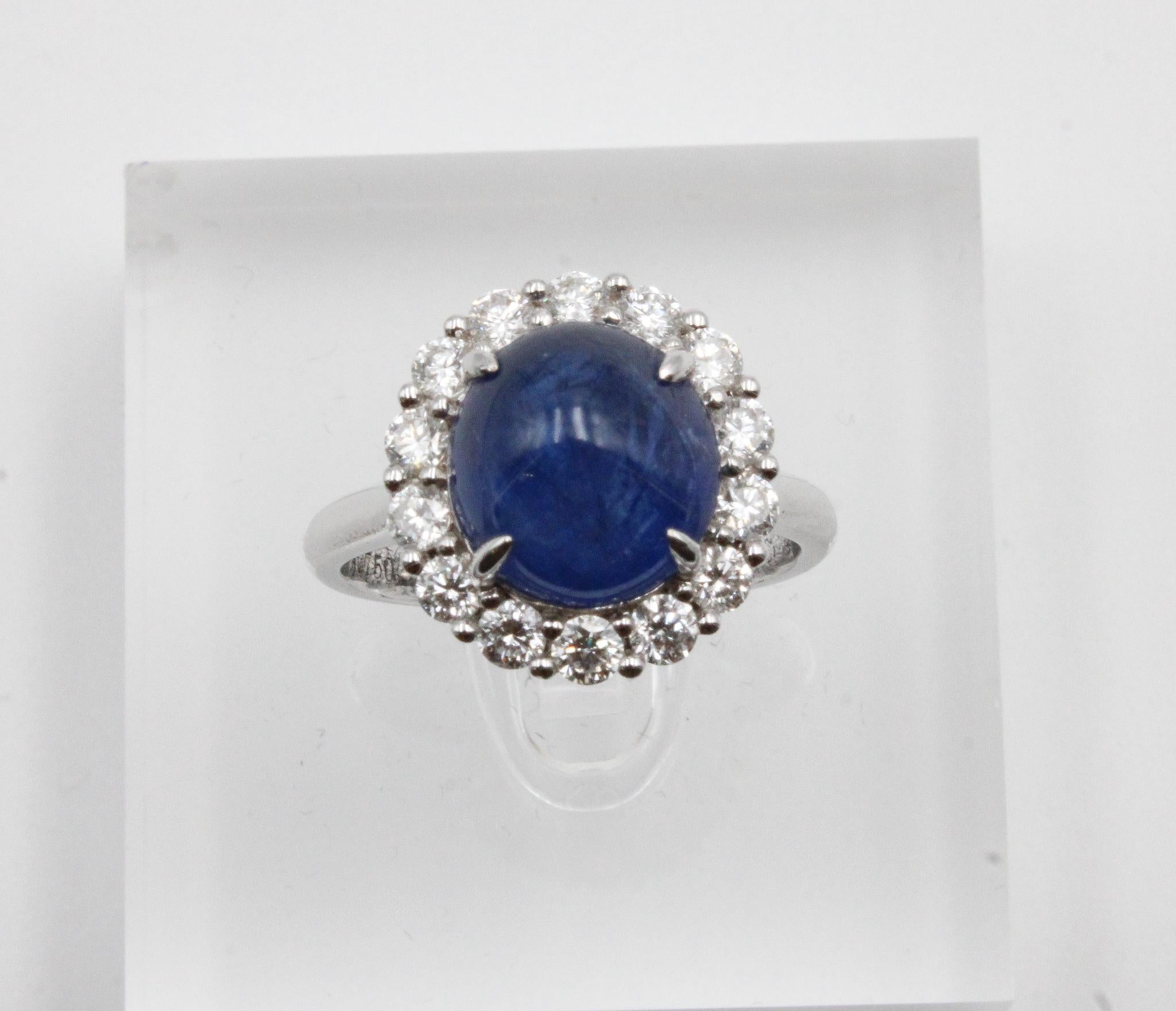 Bague saphir cabochon 5,45 carats avec diamants en or blanc en vente 4