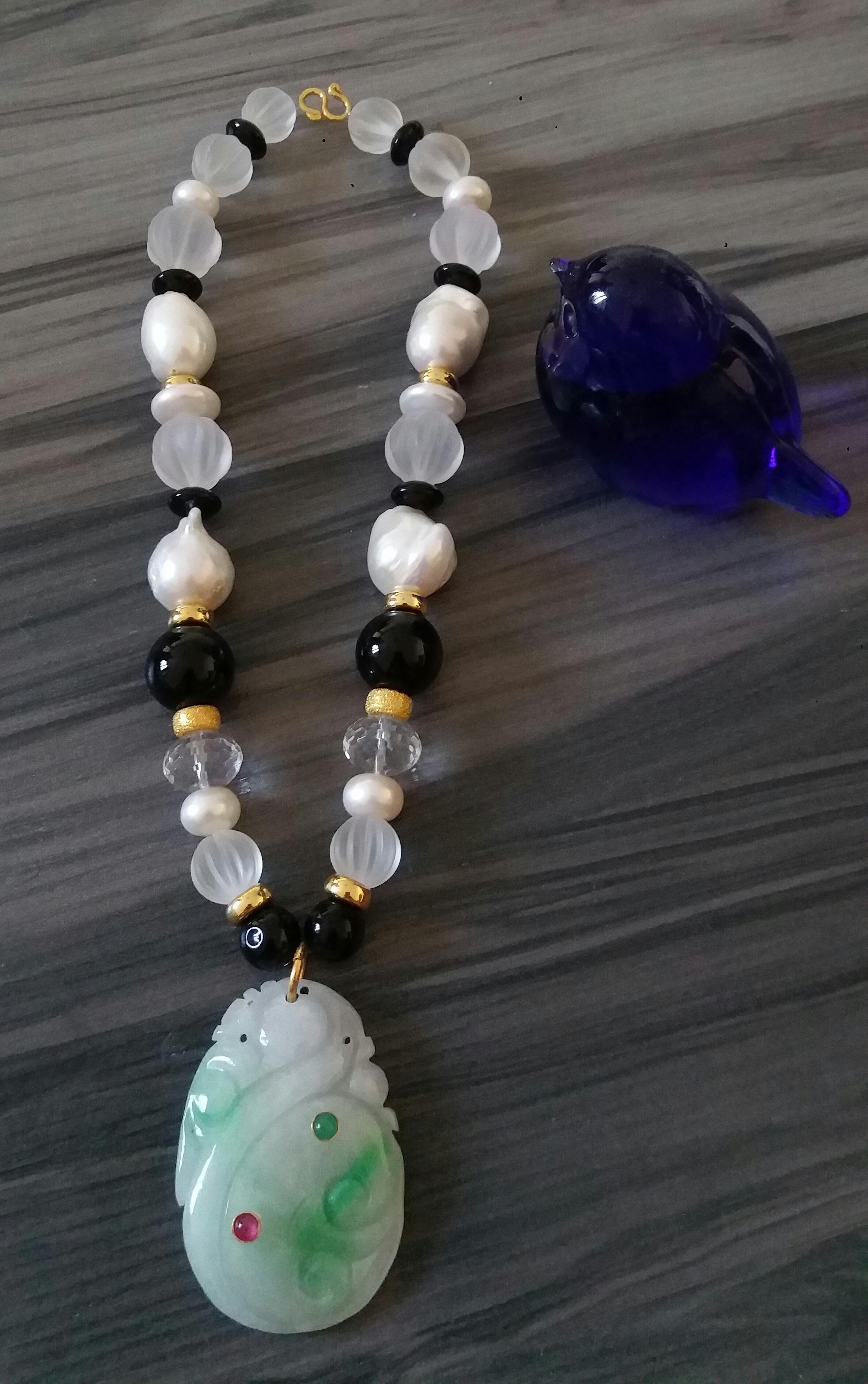 Burma Jade Pendant Baroque Pearls Quartz Black Onyx Ruby Emerald Gold Necklaces For Sale 4