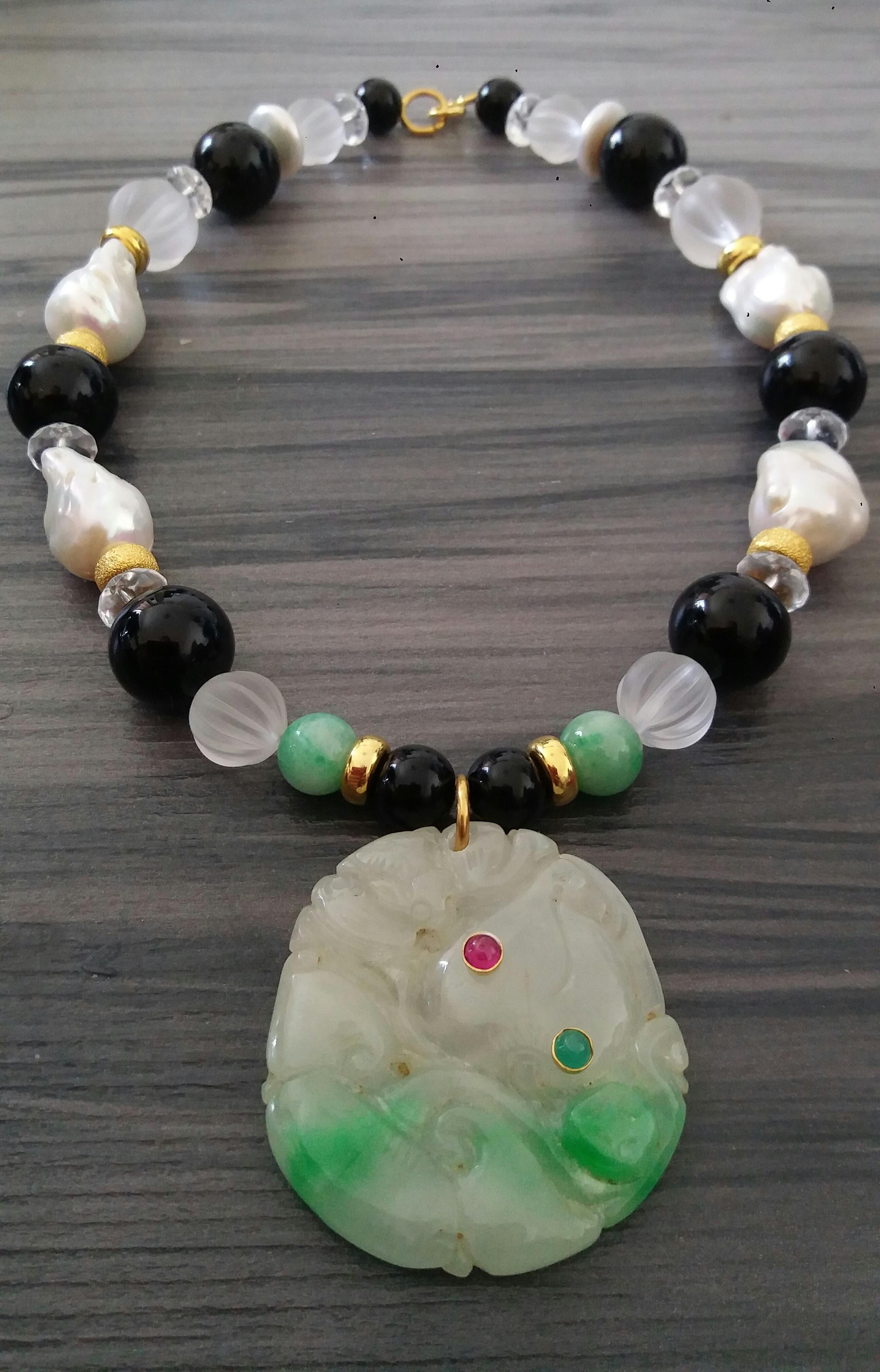 Burma Jade Pendant Baroque Pearls Quartz Black Onyx Ruby Emerald Gold Necklaces For Sale 3