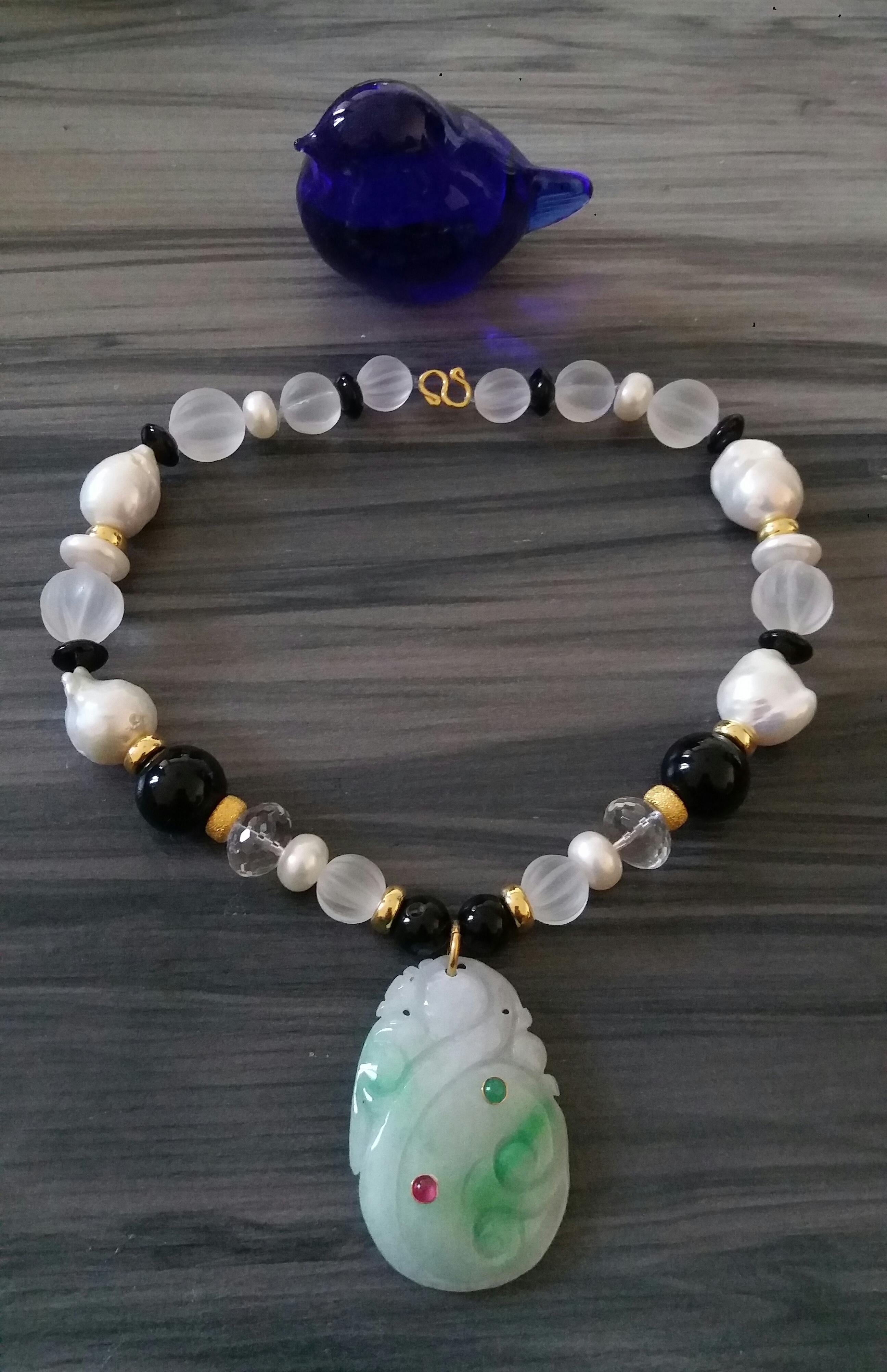 Burma Jade Pendant Baroque Pearls Quartz Black Onyx Ruby Emerald Gold Necklaces For Sale 5