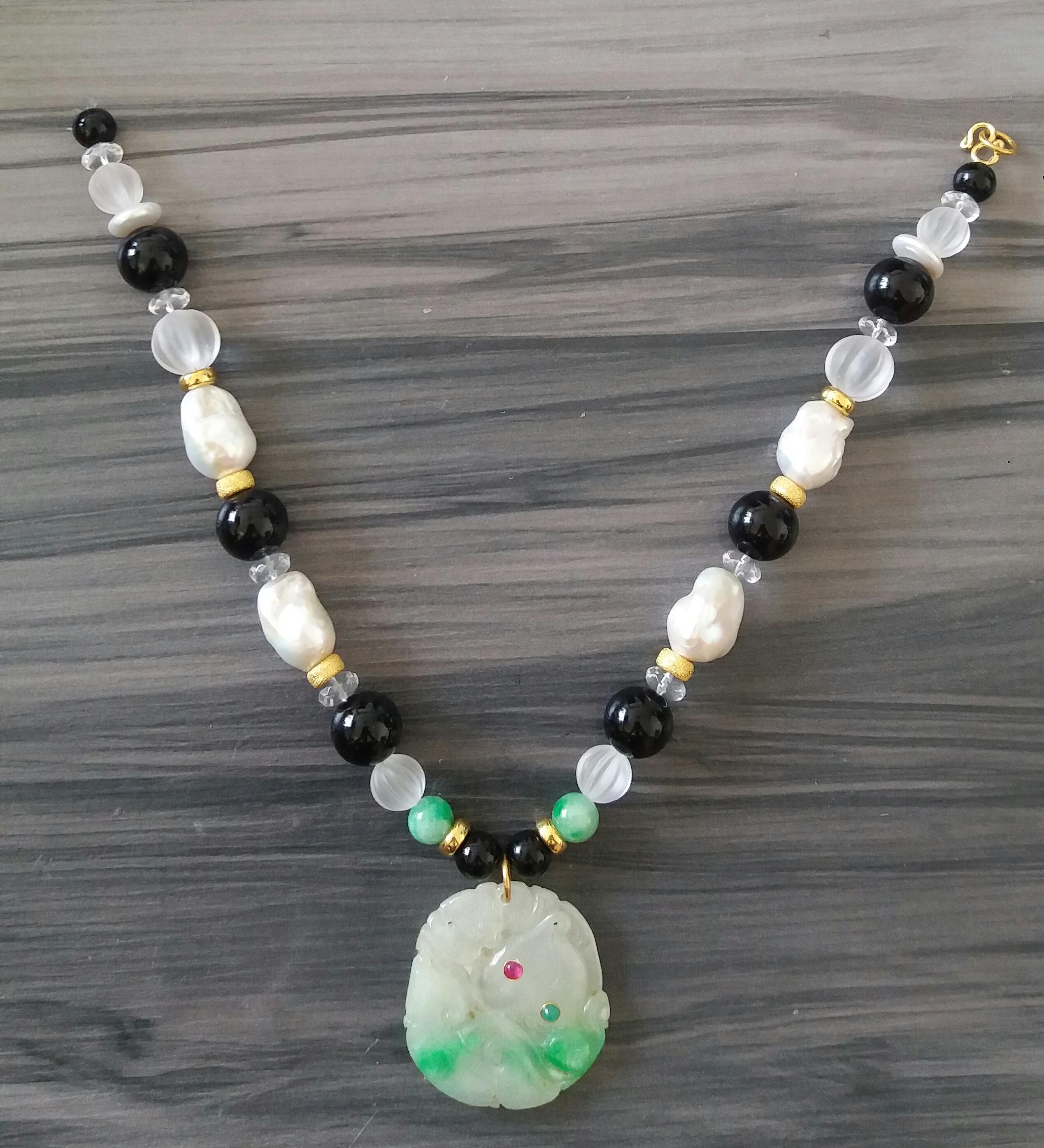 Burma Jade Pendant Baroque Pearls Quartz Black Onyx Ruby Emerald Gold Necklaces For Sale 3