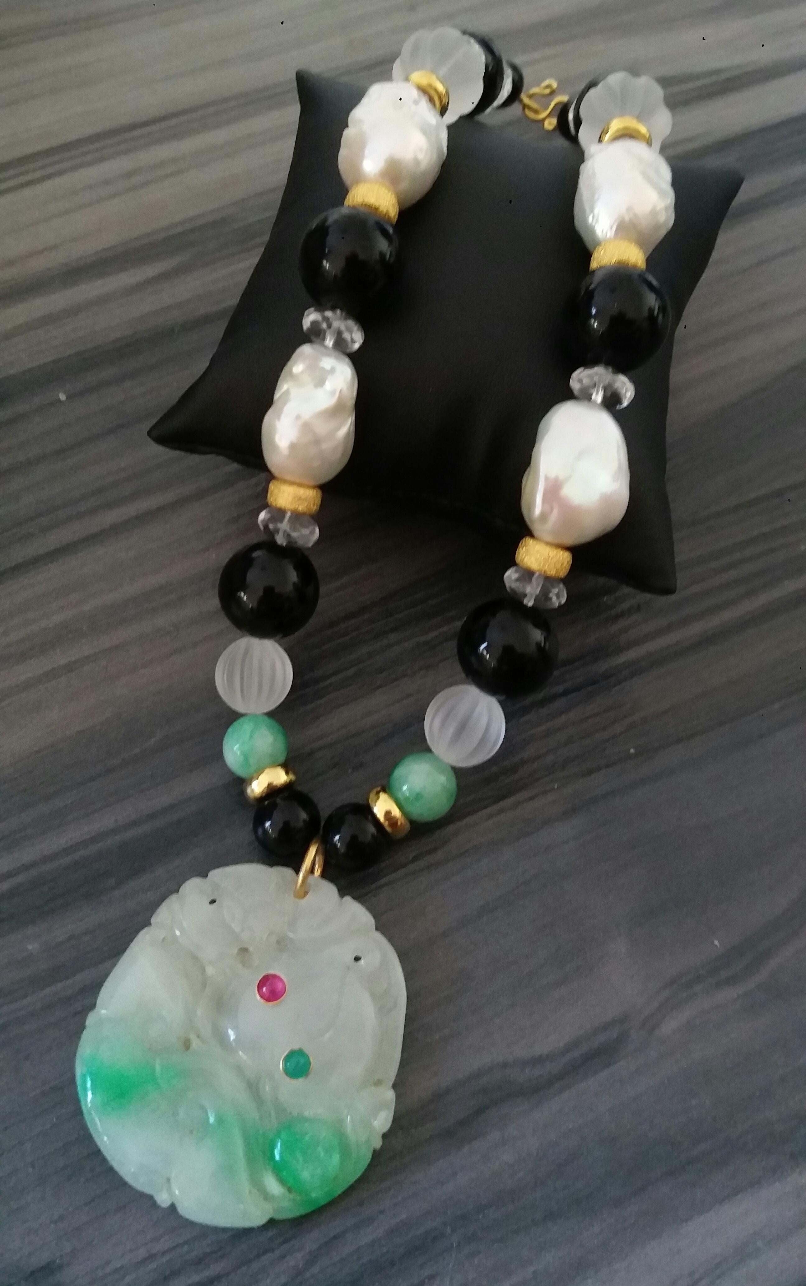 Burma Jade Pendant Baroque Pearls Quartz Black Onyx Ruby Emerald Gold Necklaces For Sale 6
