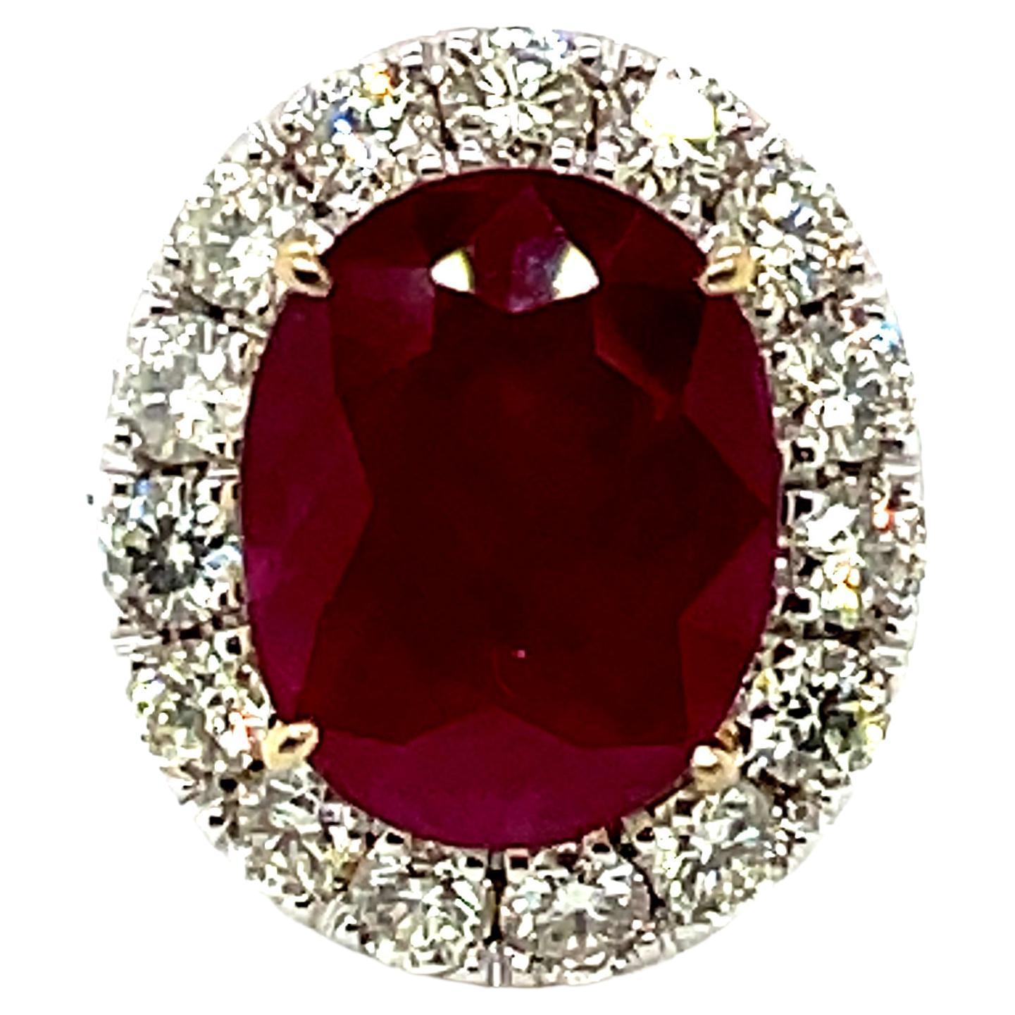 Taille ovale Bague de fiançailles en rubis de Birmanie (Myanmar) de 8,45 carats et diamants avec certificat GRS en vente