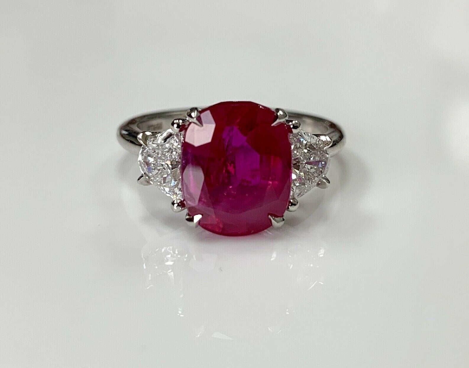 Burma ‘No Heat’ Ruby 5.53 Carat and Diamond Cocktail Ring Gubelin Certified In Excellent Condition For Sale In Houston, TX