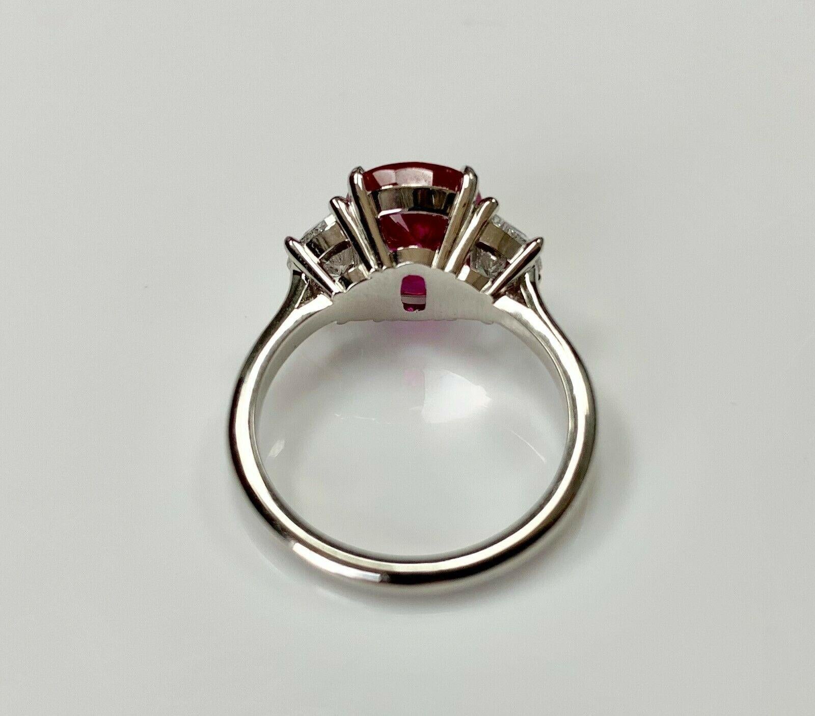 Burma ‘No Heat’ Ruby 5.53 Carat and Diamond Cocktail Ring Gubelin Certified For Sale 1