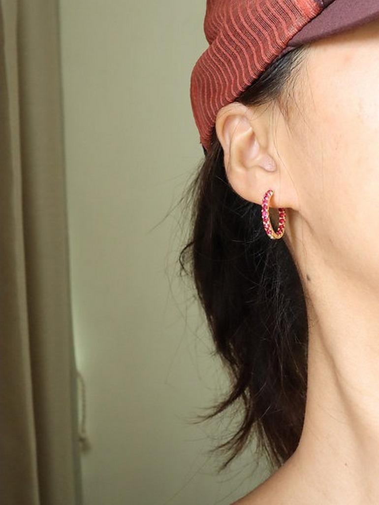 Burma No Heat Ruby hoop earring (Ruby Square Hoop Earring) In New Condition In Singapore, SG