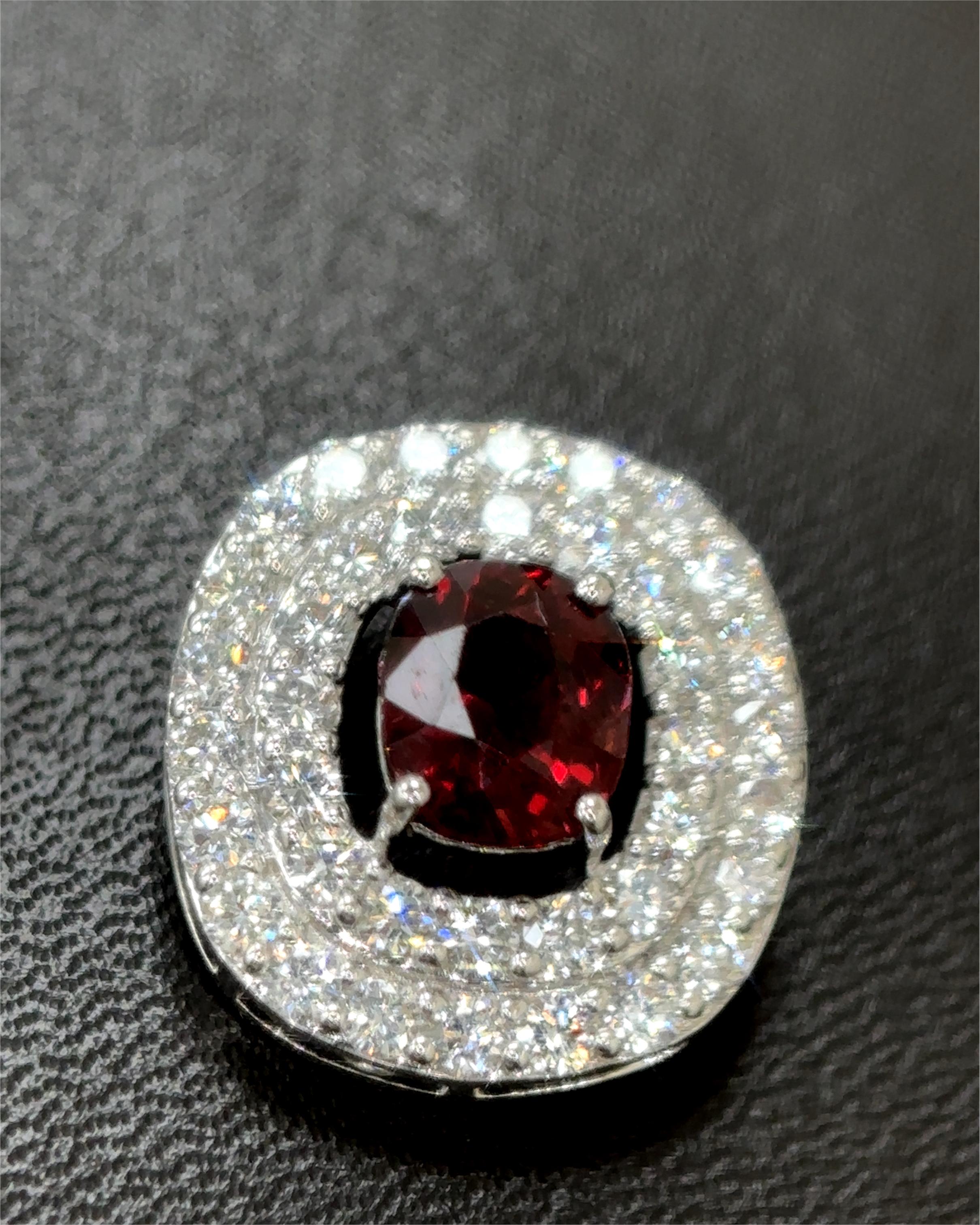 Burma No Heat Vivid Red Spinel Diamond Pendentif en or blanc 18K en vente 1