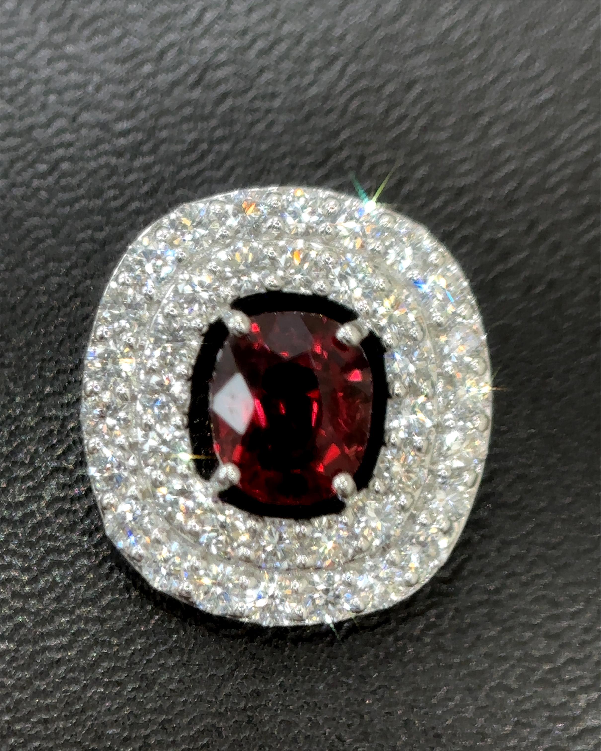 Burma No Heat Vivid Red Spinel Diamond Pendentif en or blanc 18K en vente 2