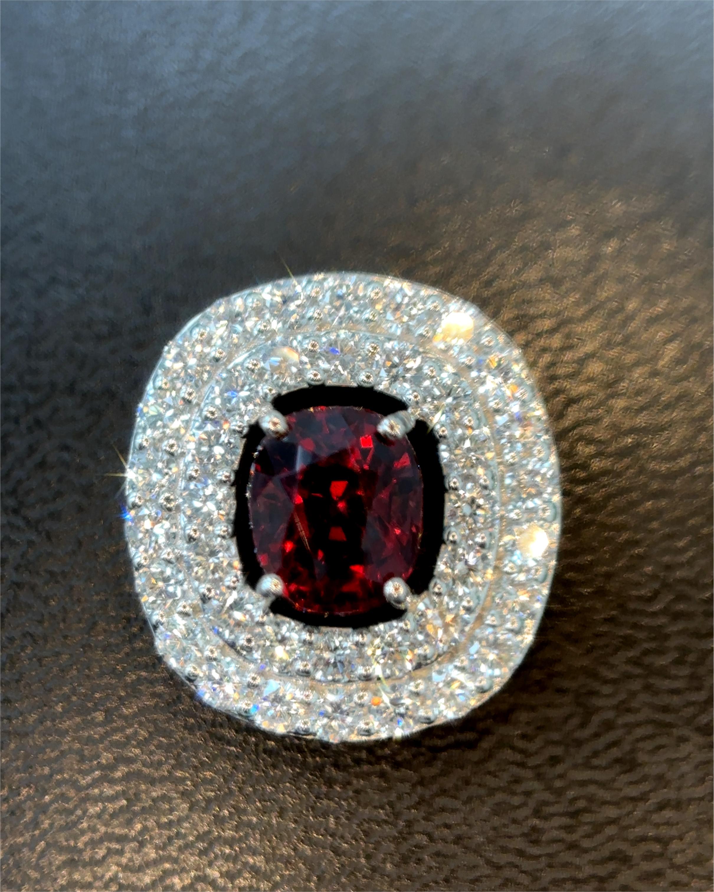 Burma No Heat Vivid Red Spinel Diamond Pendentif en or blanc 18K en vente 3