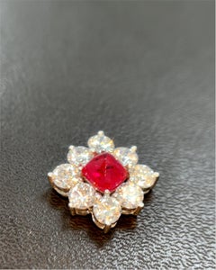 Broche colgante de oro blanco de 18 quilates con diamantes Sugarloaf de espinela roja vívida sin calor de Birmania