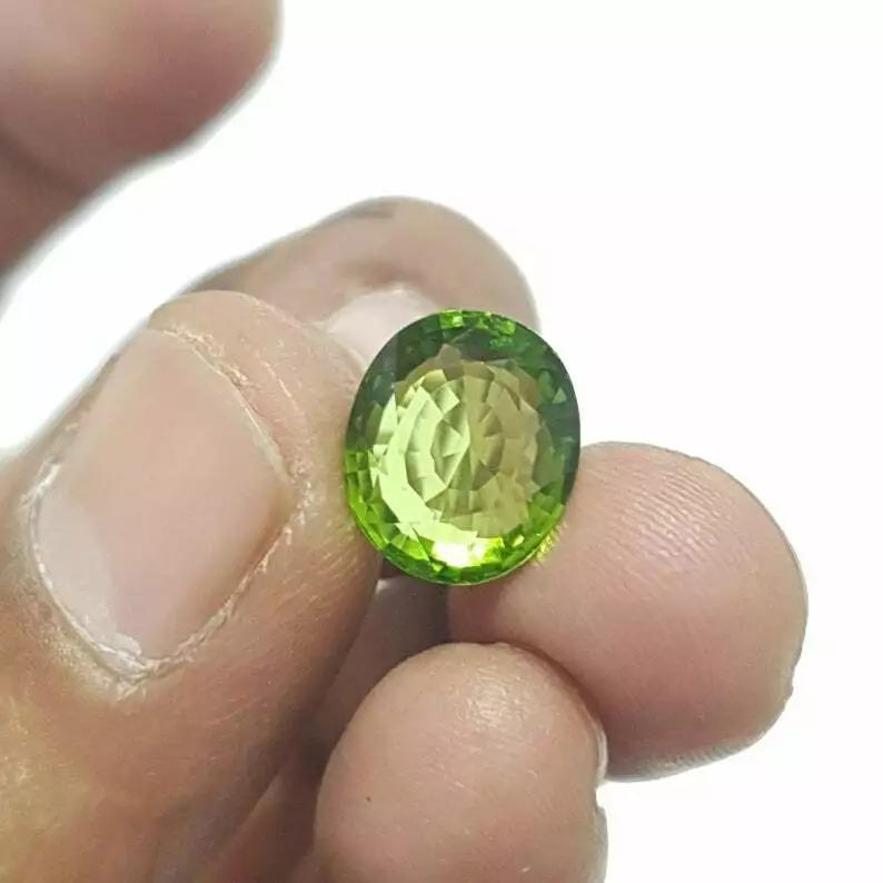 Oval Cut Burma Peridot 8.70Cts Cut Stone Natural Green Vintage For Sale