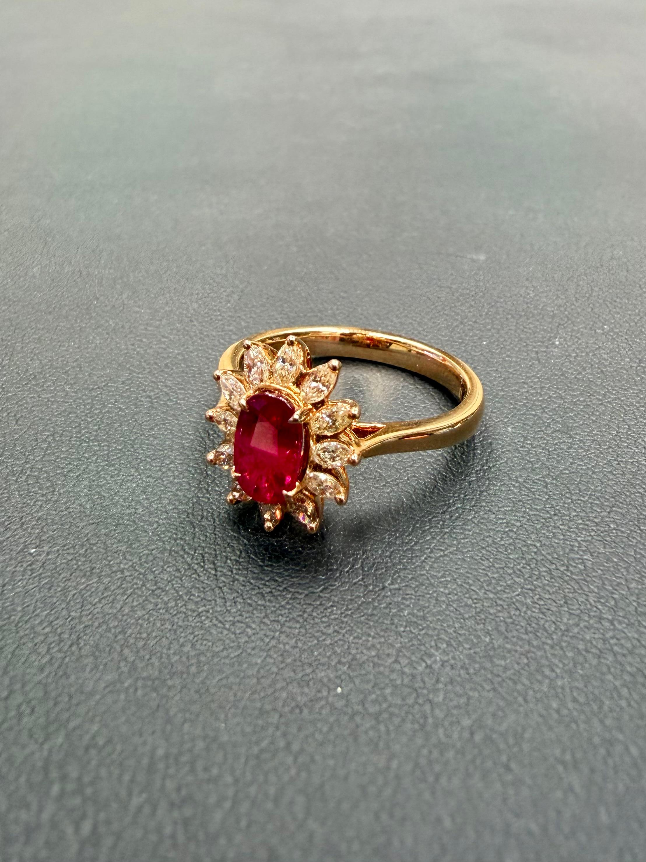 Bague fleur en rubis rouge sang de pigeon de Birmanie et diamant marquise. Or rose 18 carats. en vente 4