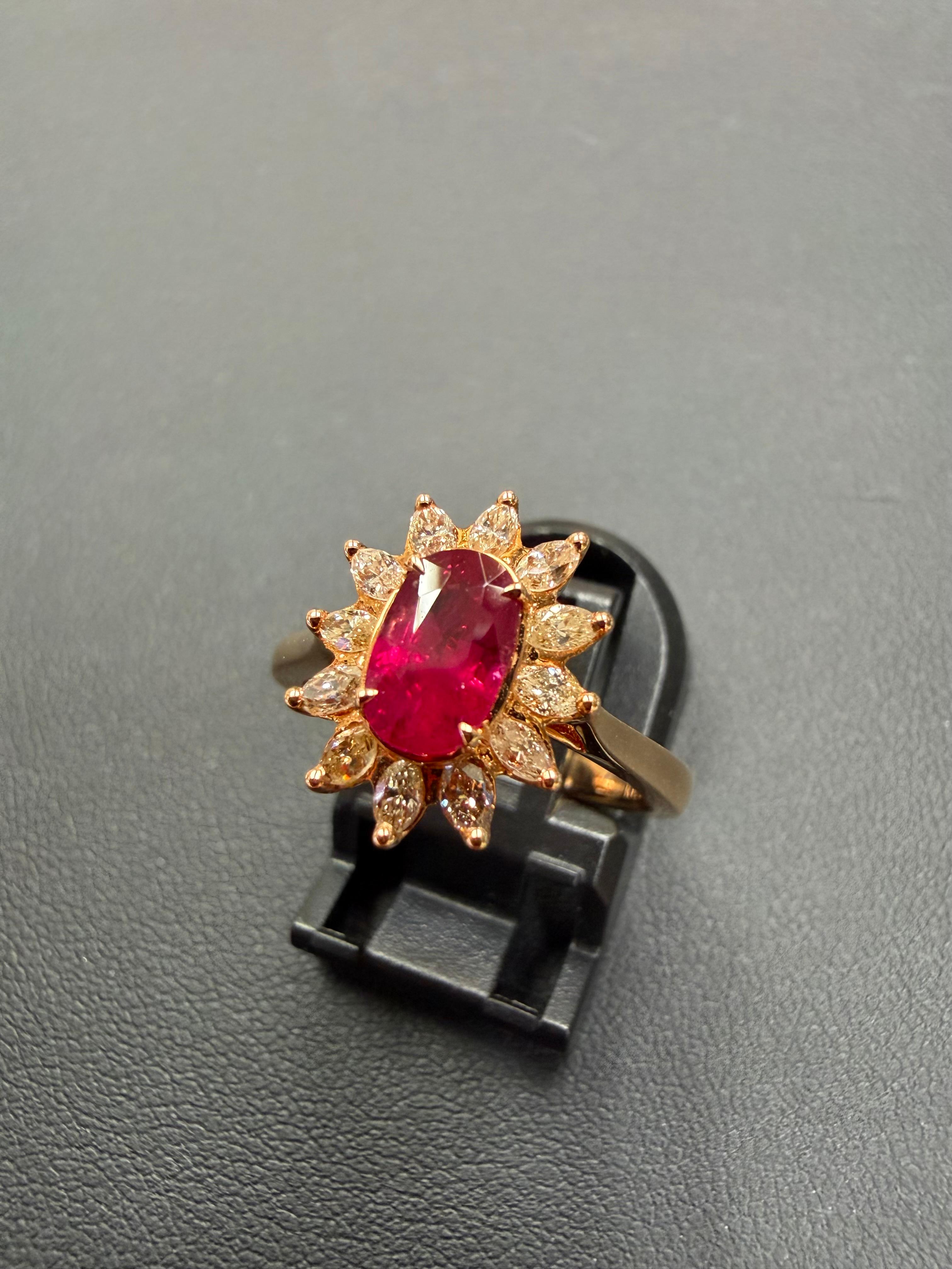 Bague fleur en rubis rouge sang de pigeon de Birmanie et diamant marquise. Or rose 18 carats. Neuf - En vente à Hong Kong, HK
