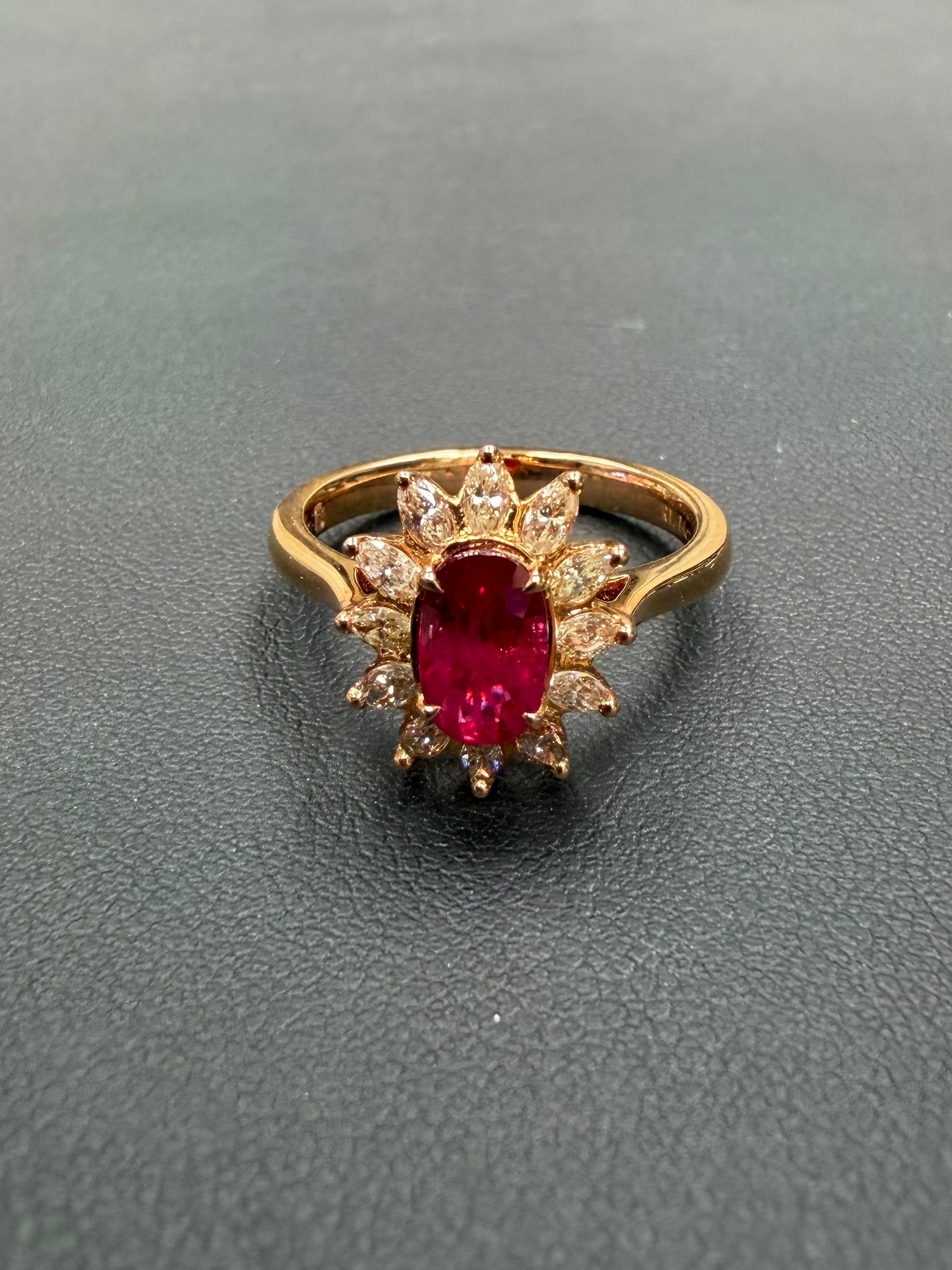 Bague fleur en rubis rouge sang de pigeon de Birmanie et diamant marquise. Or rose 18 carats. en vente 2