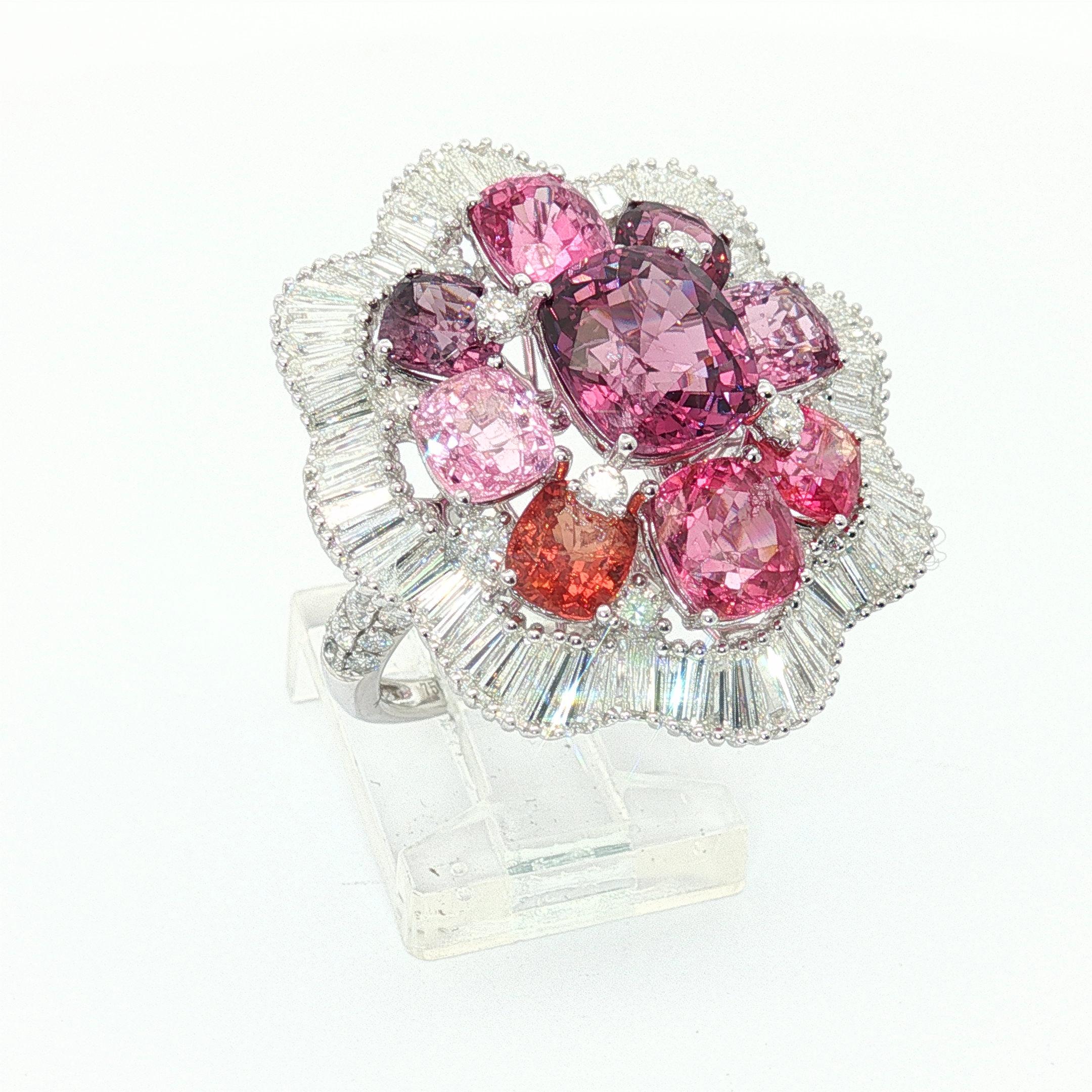 Bague de déclaration avec spinelle rose de Birmanie 10,53ct et diamant baguette en blanc 18K en vente 7
