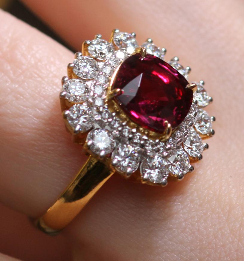 SSEF certified Burmese, Myanmar Ruby 4.53ct 'No Heat' & Diamond Ring in 18K For Sale 1