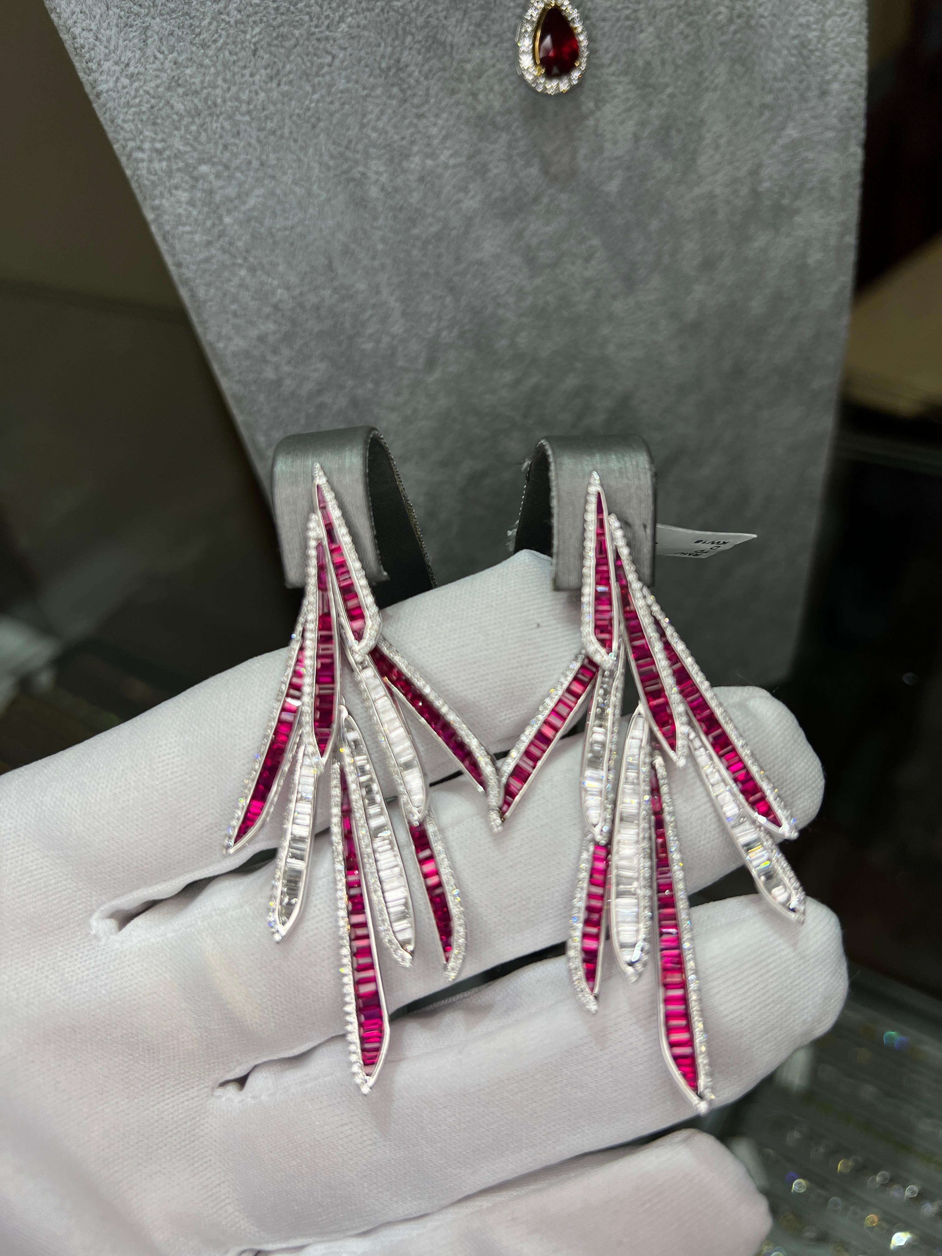 Burma Rubin und Diamant Auffälliger Kronleuchter Ohrring Weißgold 11,00 Karat Gesamt im Zustand „Neu“ im Angebot in Great Neck, NY
