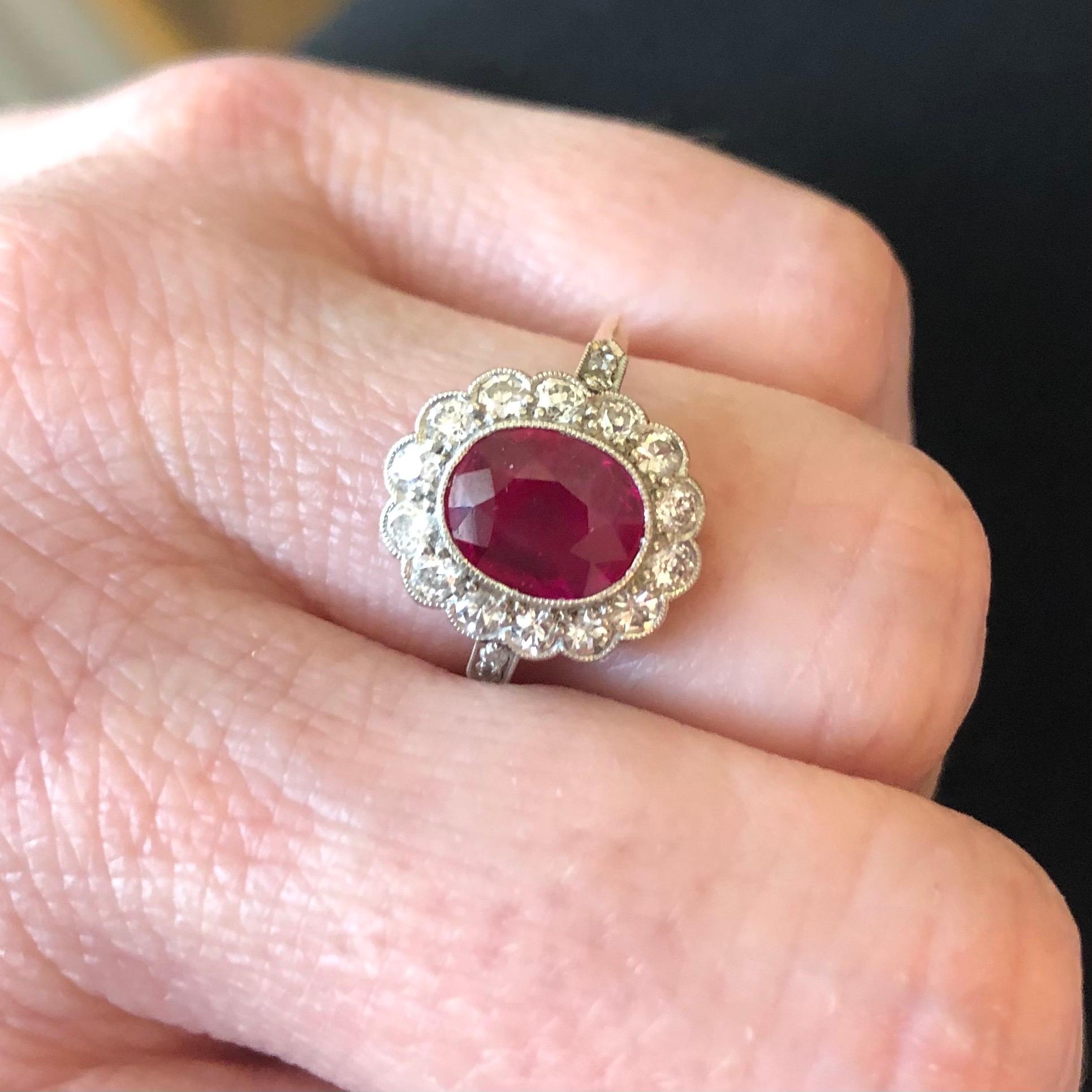 Belle Époque Burma Ruby and Diamonds Rose Gold Platinum Ring, circa 1910 For Sale