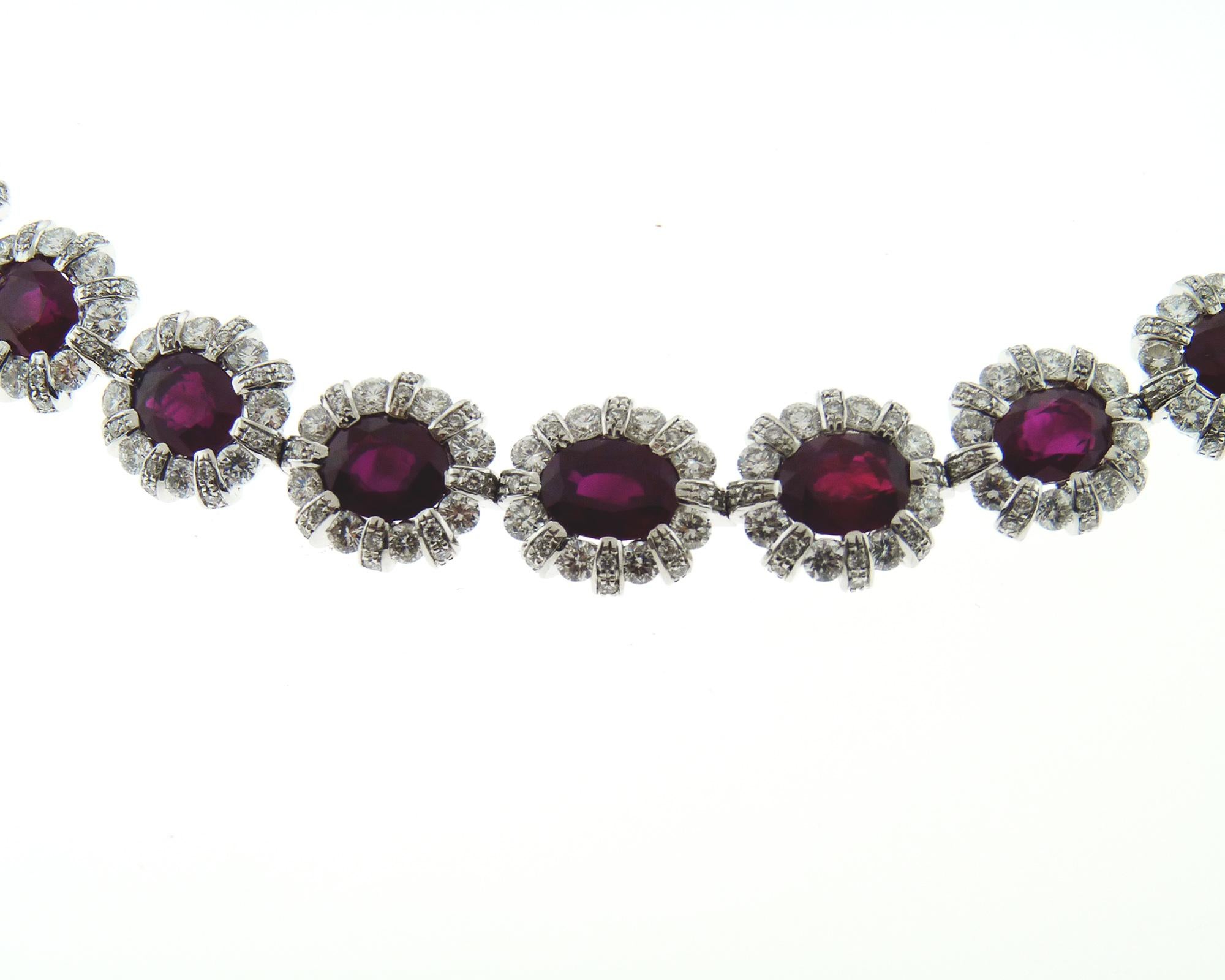 Taille ovale AGL Collier de diamants certifiés en rubis birman en vente