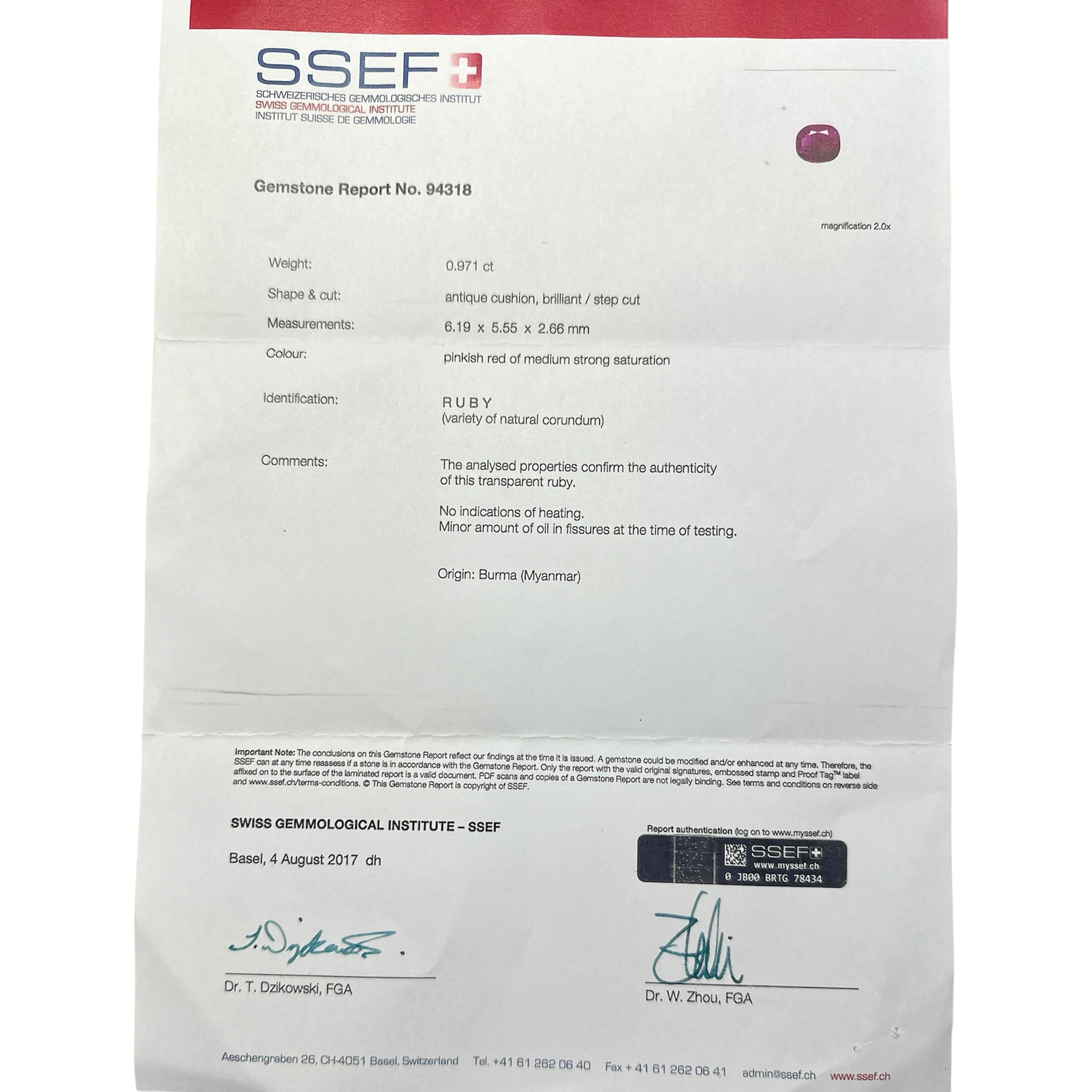 Burma Ruby, Diamond and Platinum Cluster Ring, 0.97 Carats In Good Condition For Sale In London, GB