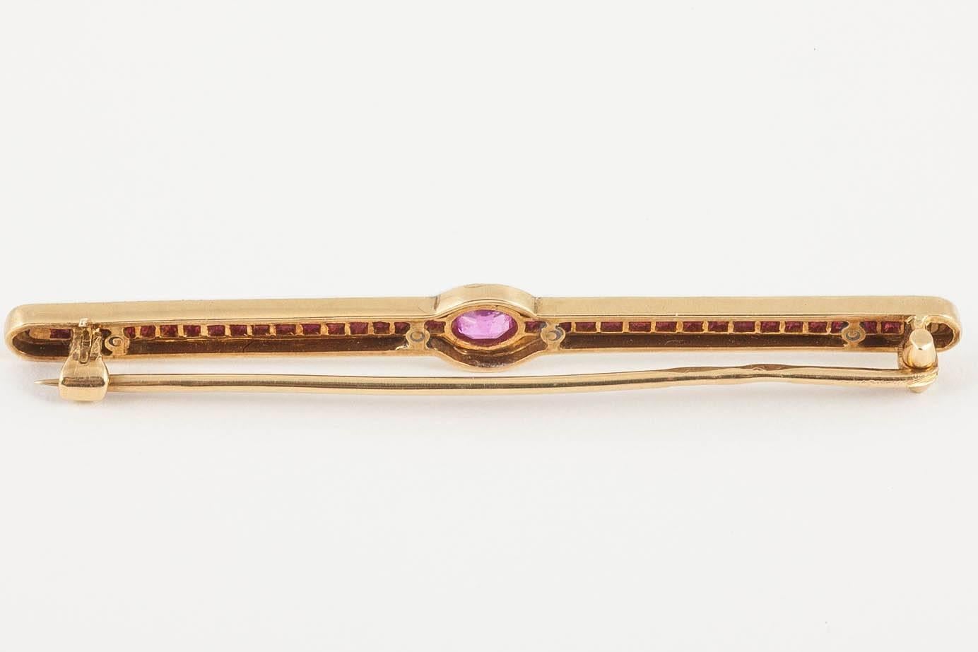 Bar Brooch 14 Karat Gold with Burma Rubies & White Enamel, Russian circa 1910 In Good Condition For Sale In London, GB
