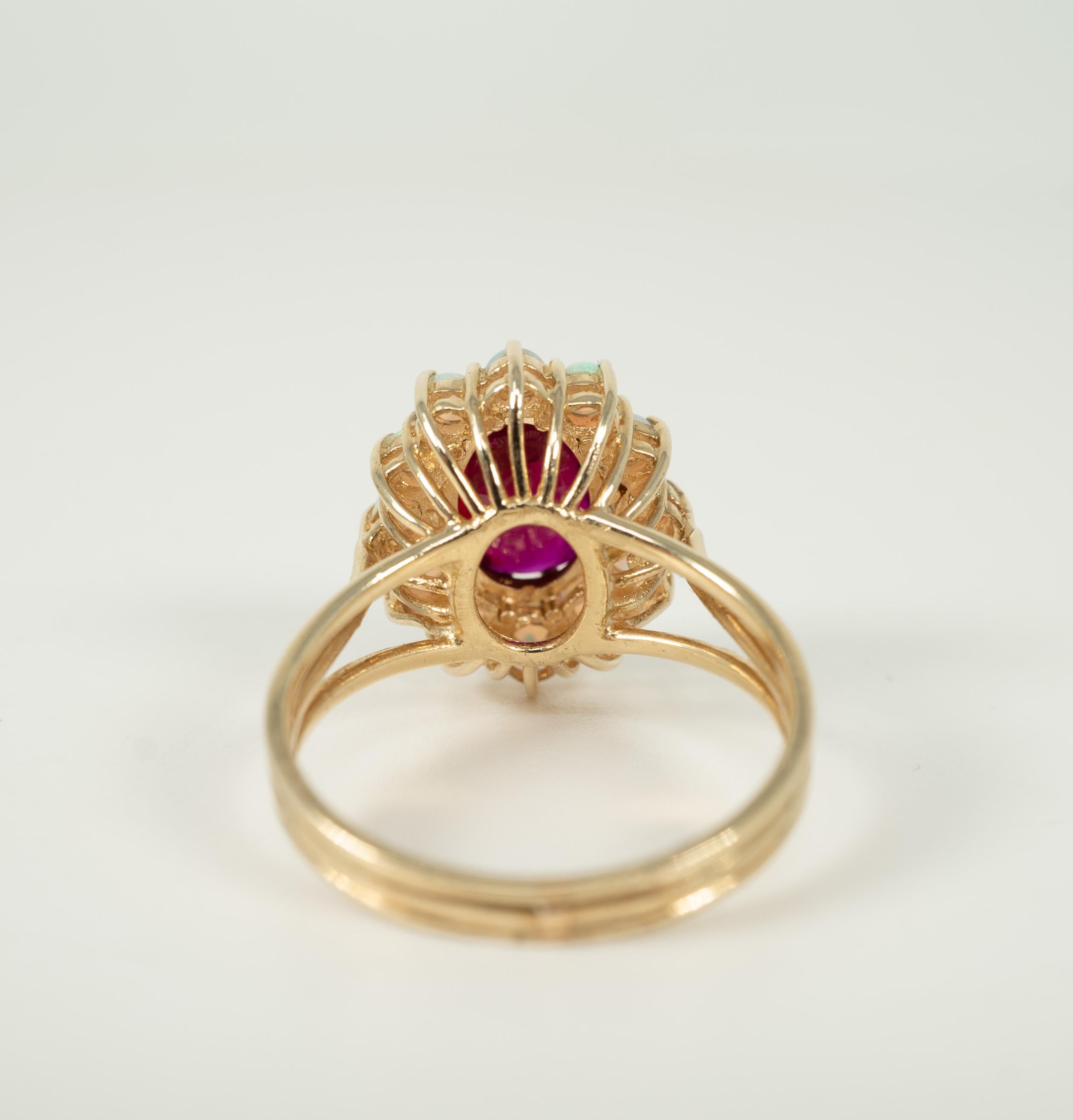 Bague birmane rubis opale diamant Bon état - En vente à Dallas, TX