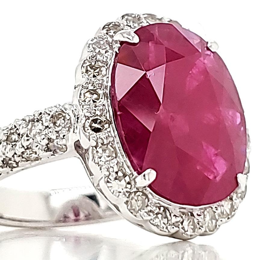 Burma Ruby Oval 4 Cts Engagement Ring with Diamonds In New Condition For Sale In Hong Kong, HK