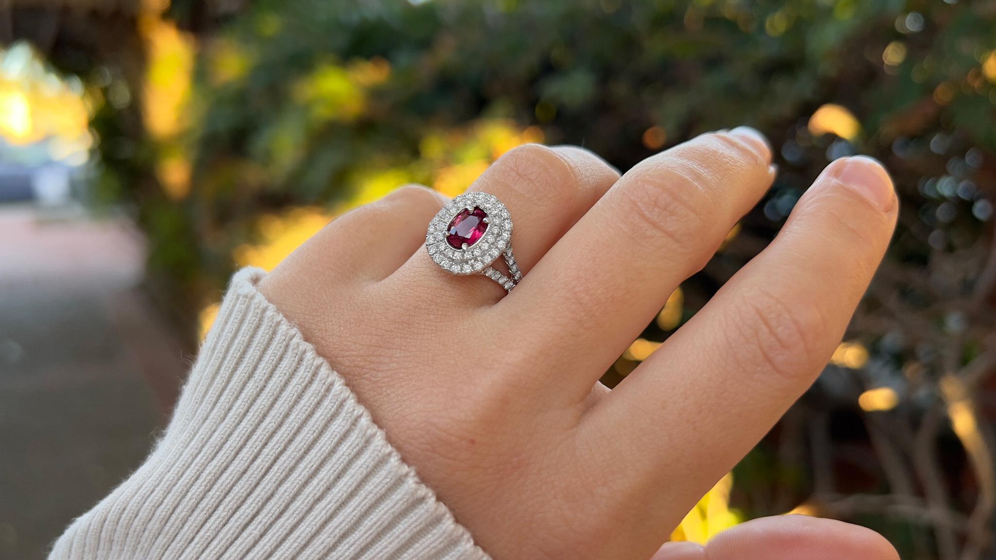 Burma Rubin-Ring mit Diamanten 1,57 Karat 18K Weißgold im Zustand „Hervorragend“ im Angebot in Carlsbad, CA