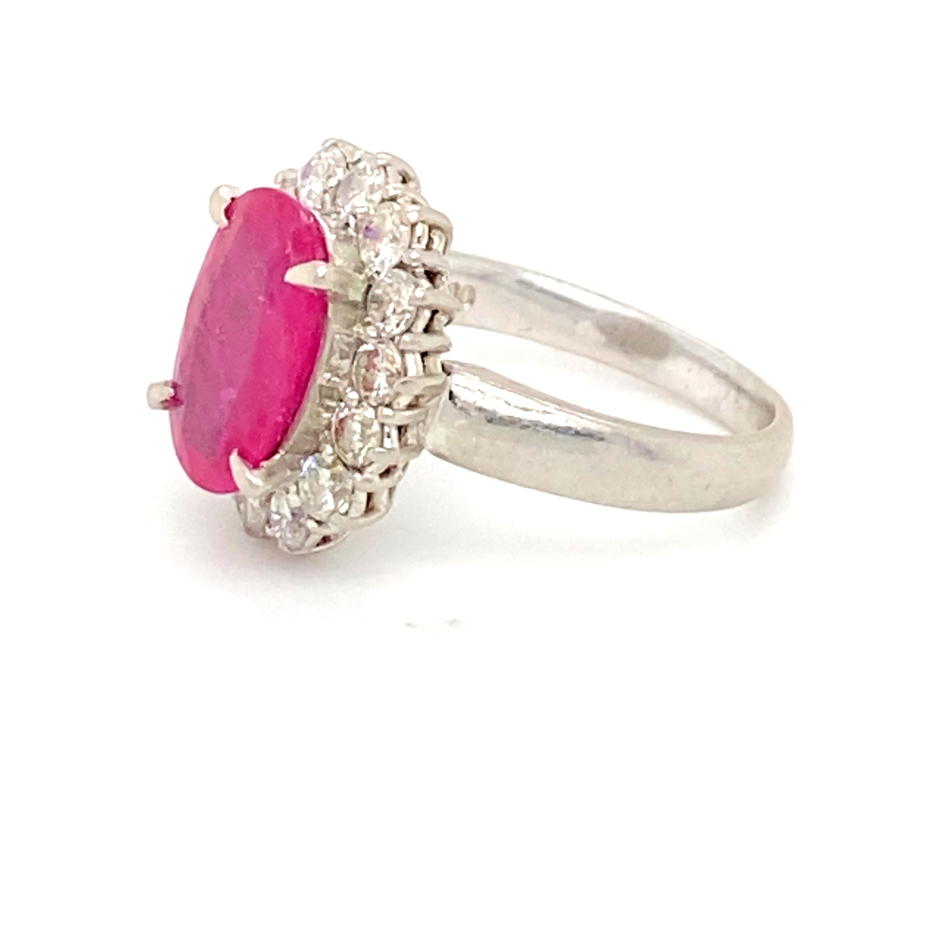 Burma Ruby Ring with Diamonds In Excellent Condition For Sale In Las Vegas, NV