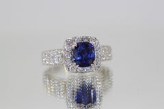 Bague en saphir de Birmanie avec entourage de diamants 18 carats