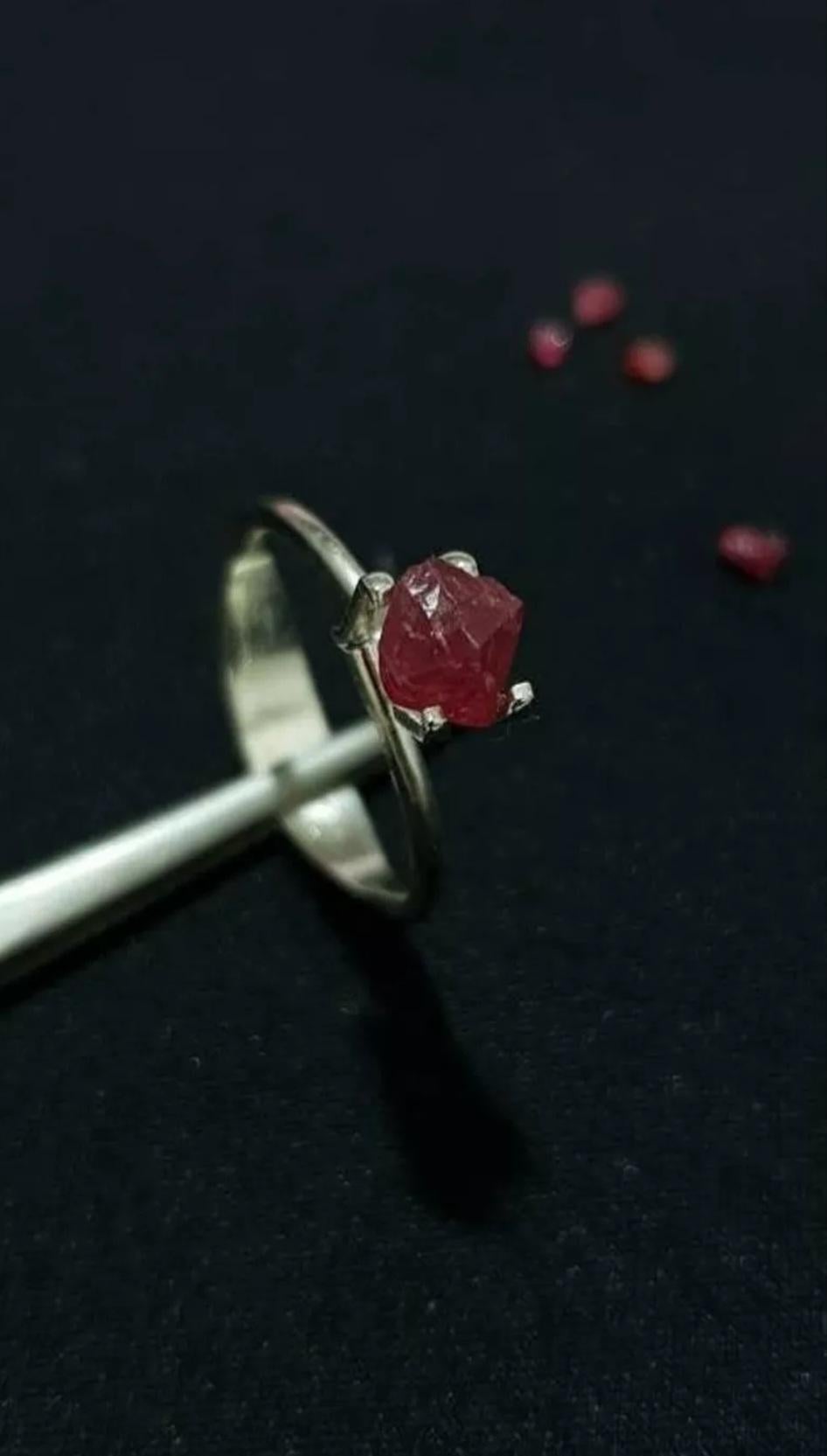 Burma Spinell Rohgranat Ring 925 Silber Solitär Unisex Pyramide Edelstein

Gesamtgewicht in Karat
1.35
Hauptstein
Spinell
Metall
Sterling Silber
Stil einstellen
Solitär



A P P R O X T I M E

Alle Artikel werden auf Bestellung gefertigt. Unsere