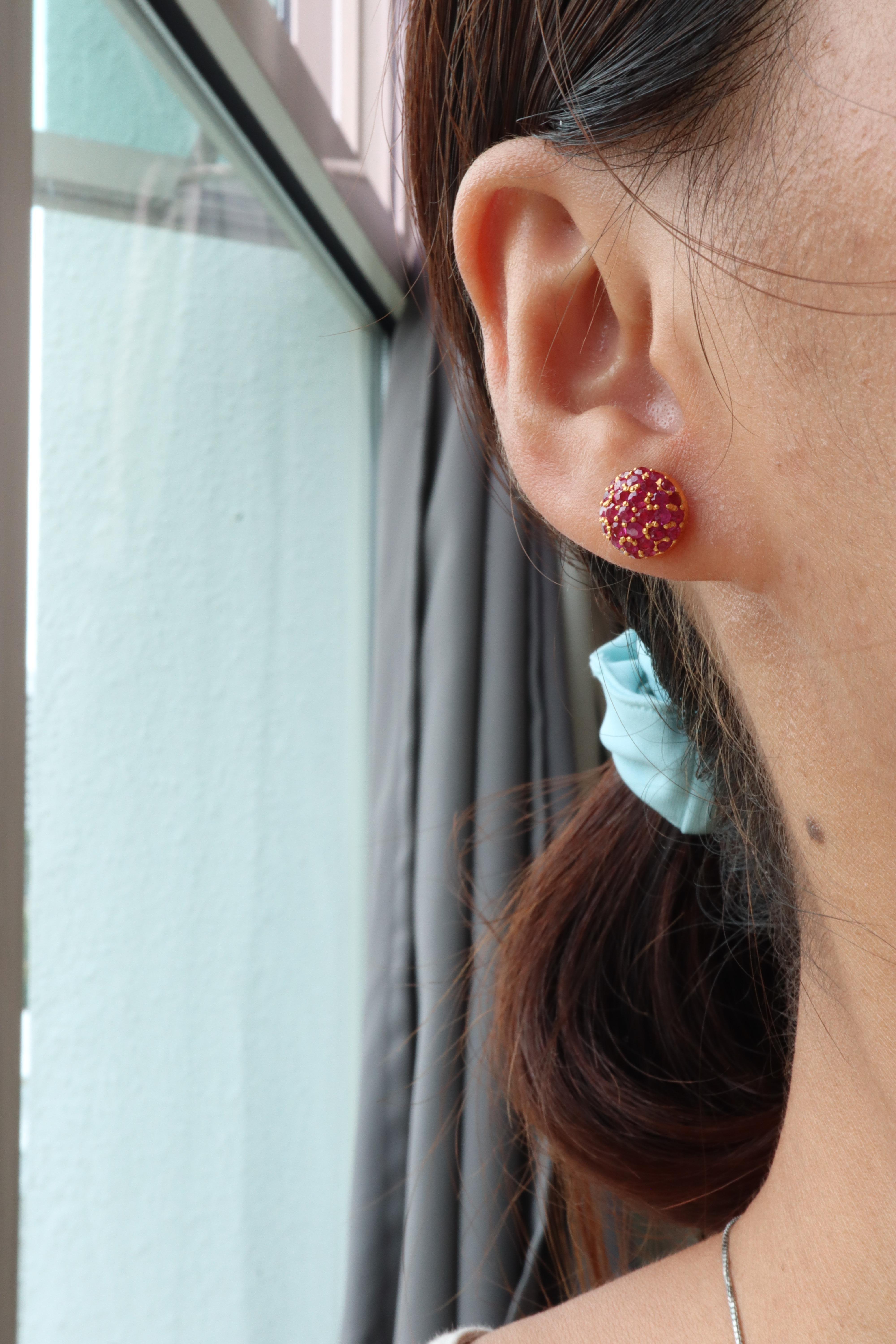 Women's Burma Unheated Ruby earrings in 18k Yellow Gold For Sale