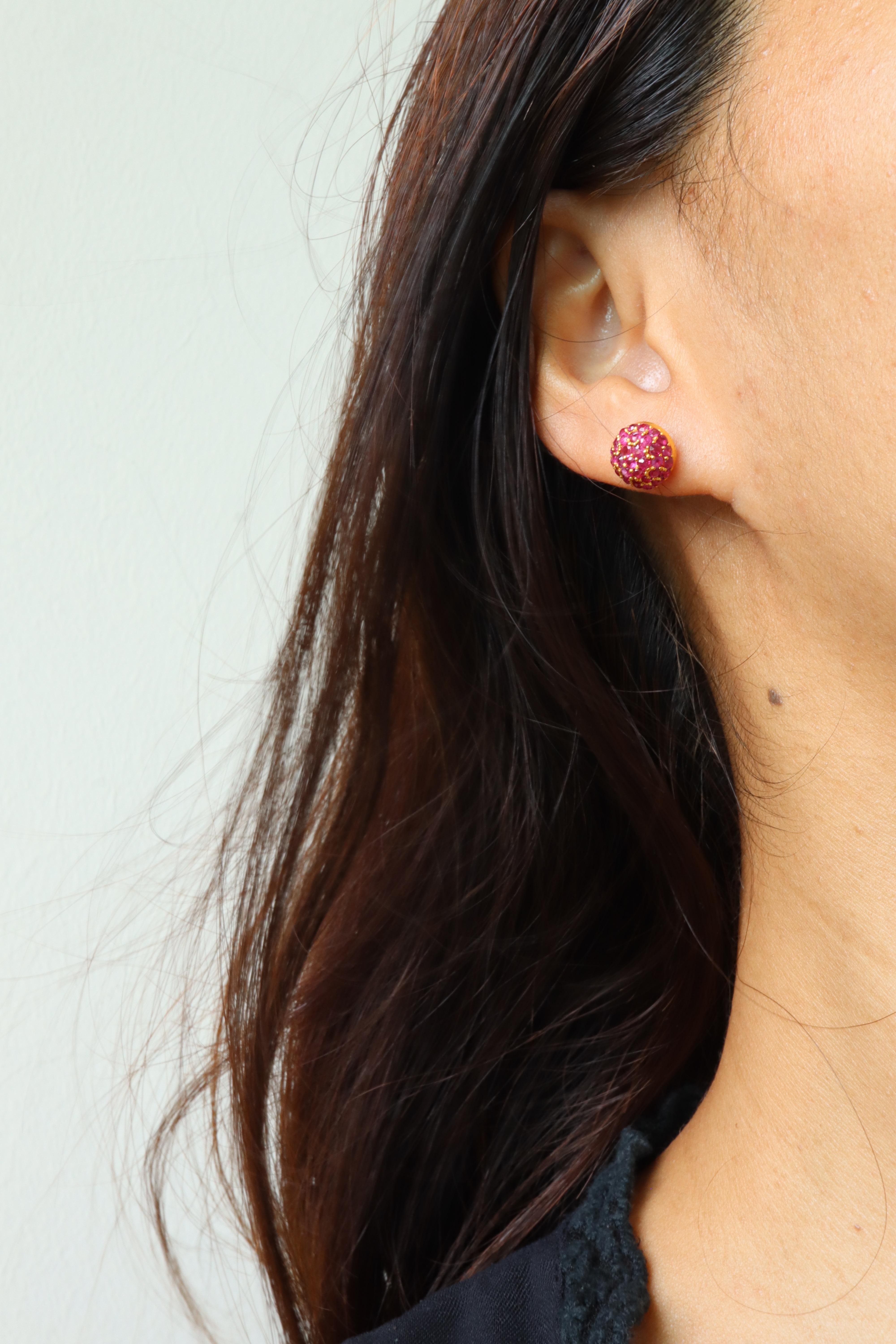 Burma Unheated Ruby earrings in 18k Yellow Gold For Sale 1