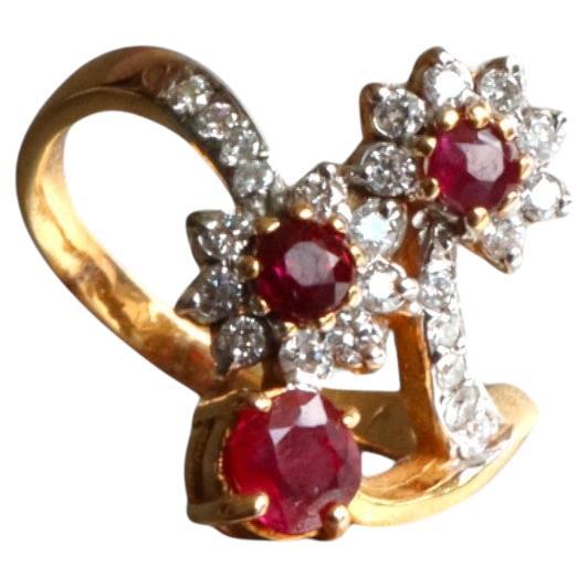 Anillo de rubí rojo vivo sin calentar y diamantes naturales de Birmania, oro amarillo de 18 quilates