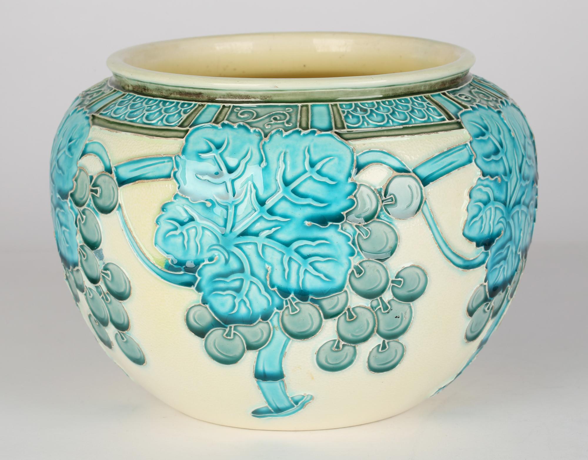 Burmantofts Faience Art Nouveau Art Pottery Bowl Decorated with Fruiting Vines In Good Condition In Bishop's Stortford, Hertfordshire