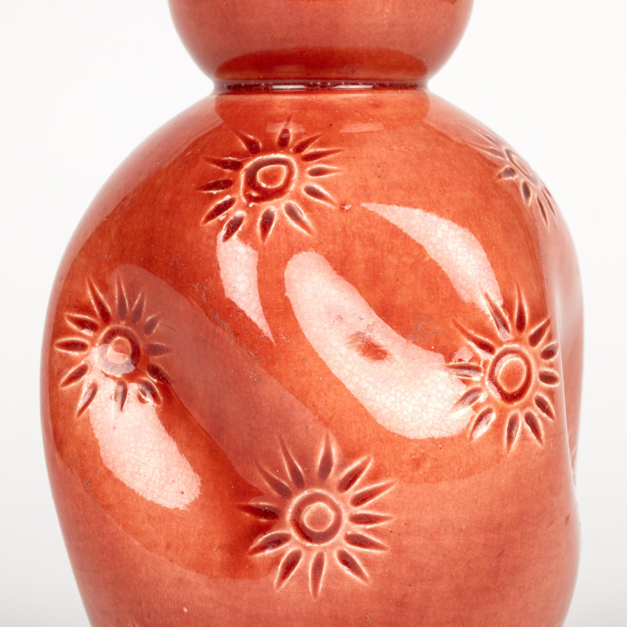 Vase d'art en faïence émaillé rose poudré Burmantofts en vente 4