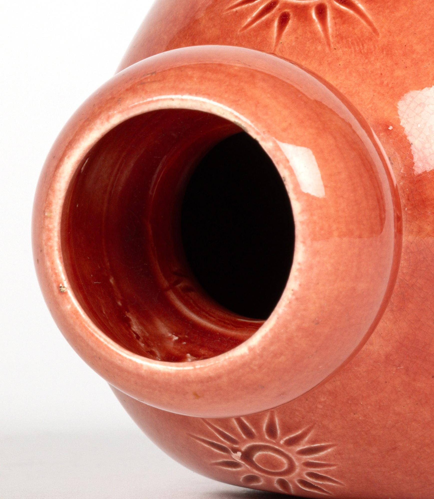 Anglais Vase d'art en faïence émaillé rose poudré Burmantofts en vente