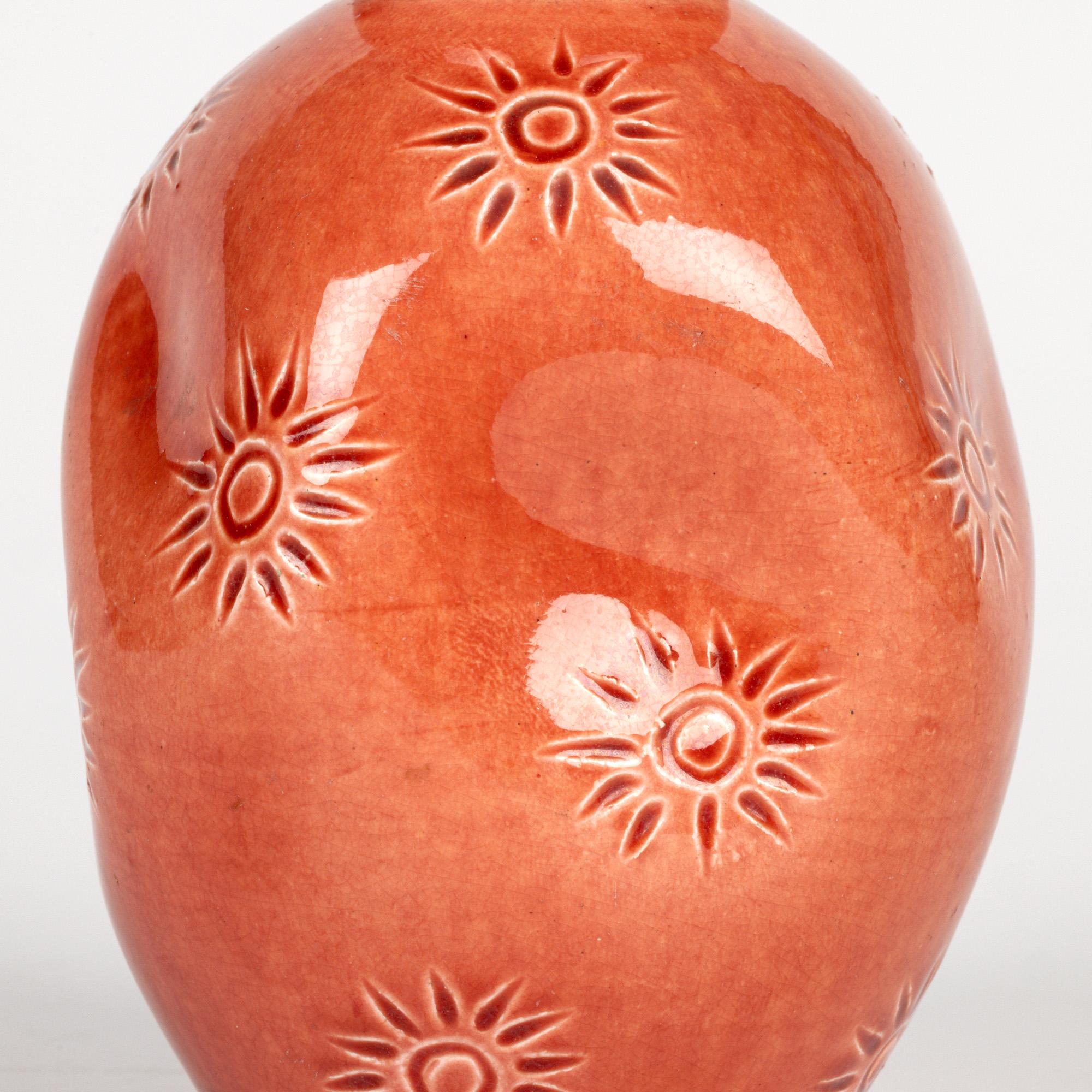 Fin du XIXe siècle Vase d'art en faïence émaillé rose poudré Burmantofts en vente