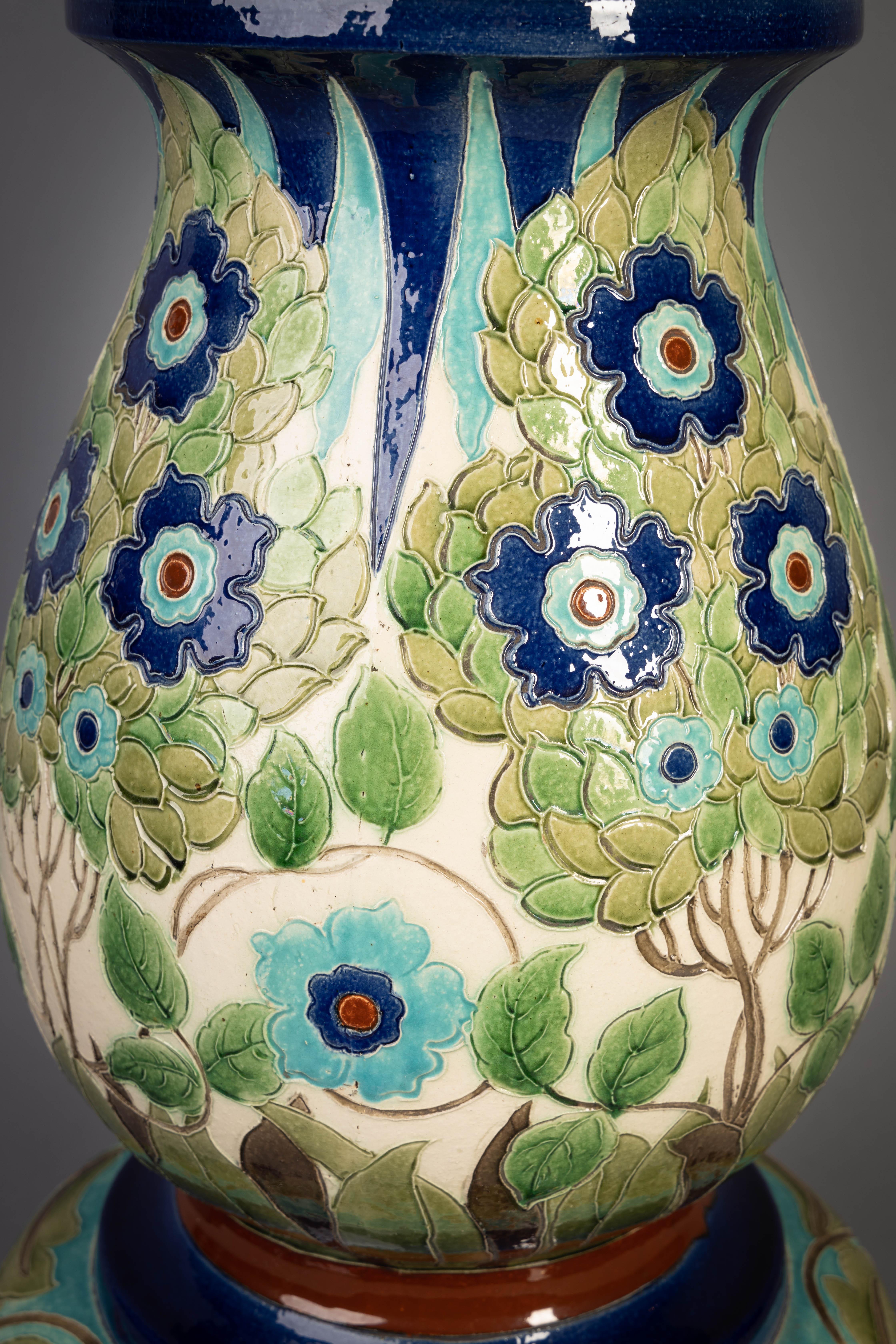 Burmantofts Faience Large Jardinière and Stand, circa 1900 3