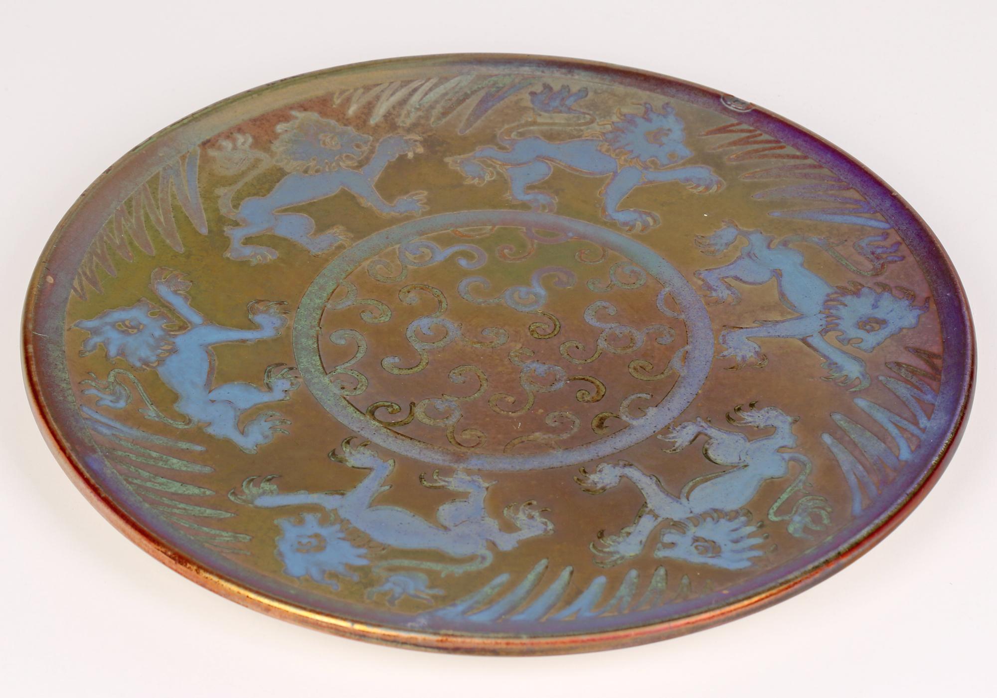 Placa de león rampante de loza lustre Burmantofts de Joseph Walmsley en Bueno estado para la venta en Bishop's Stortford, Hertfordshire