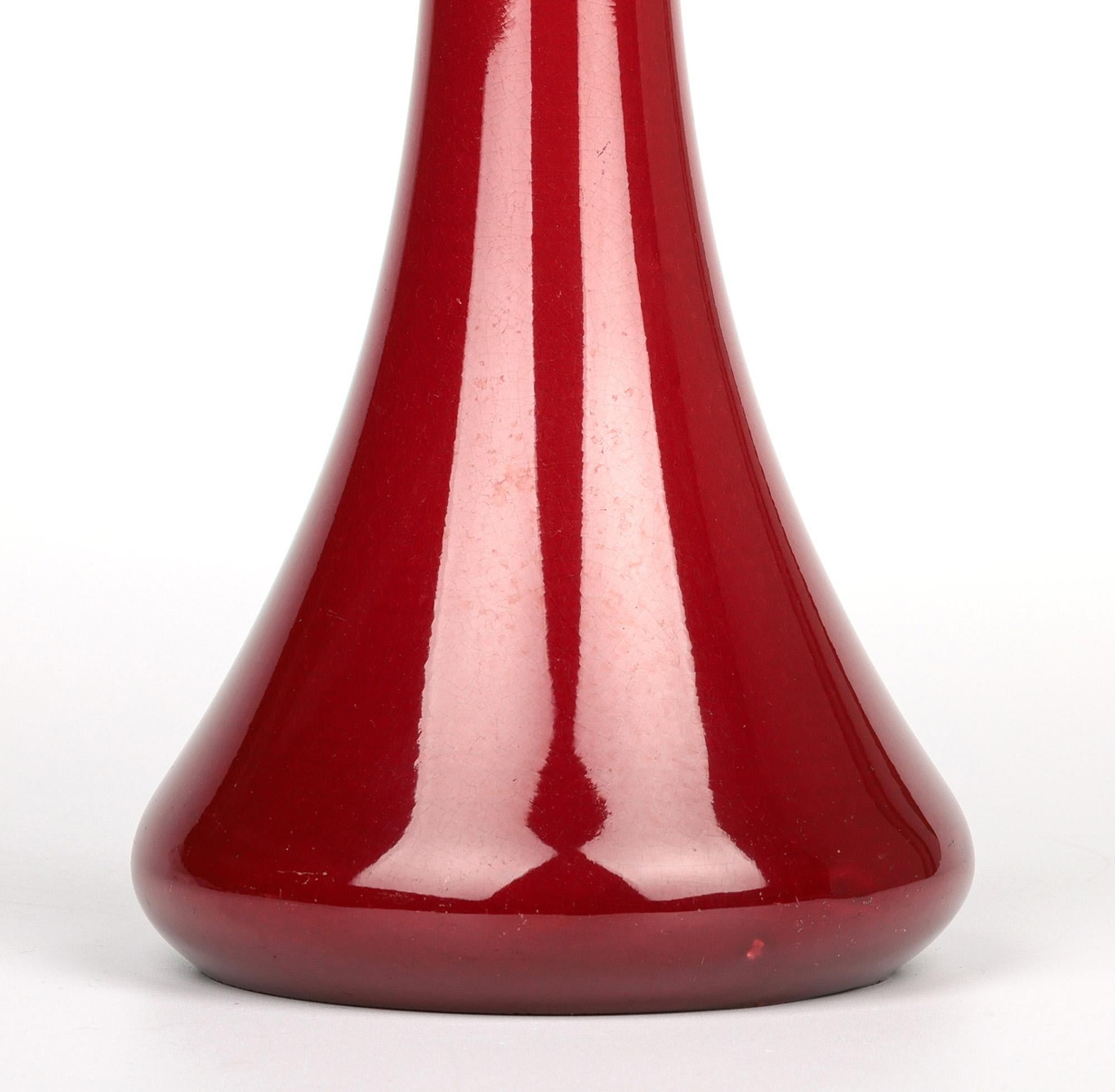 Vaso in ceramica d'arte Burmantofts Pottery smaltato rosso sangue di bue in vendita 7