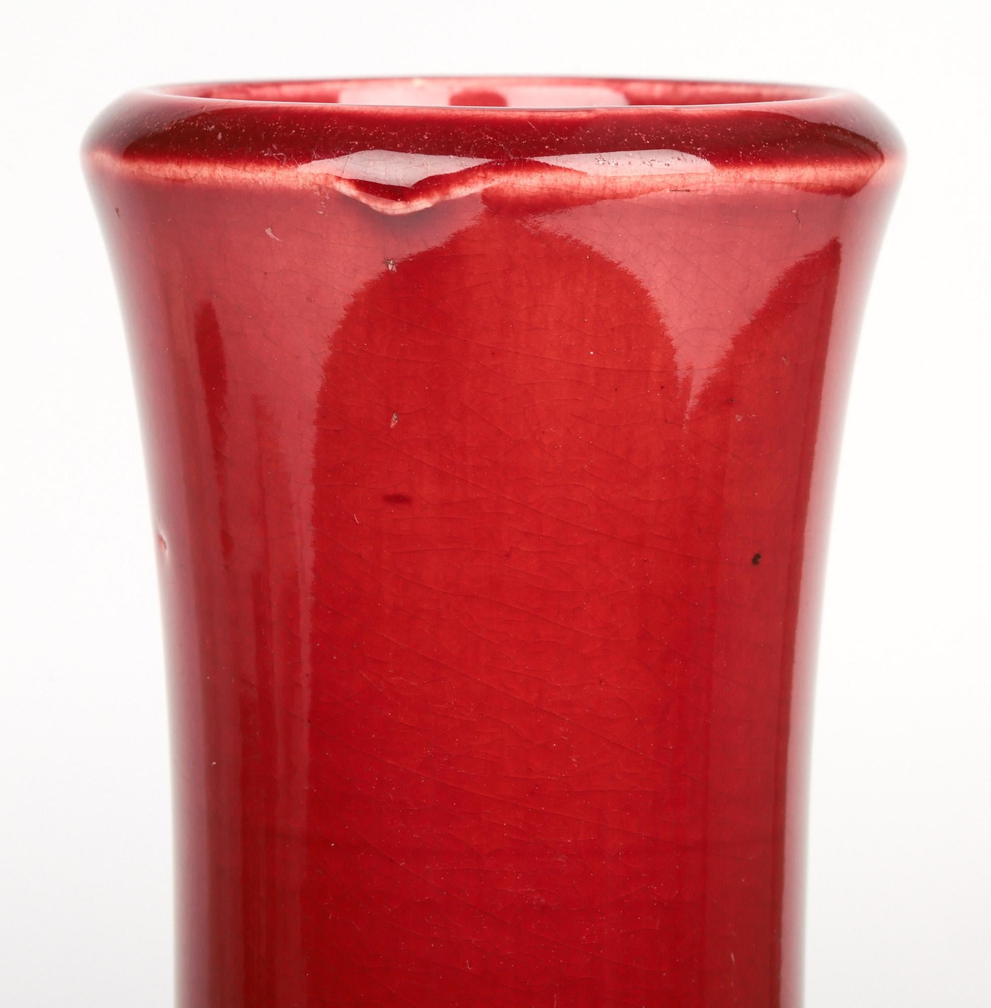 Vaso in ceramica d'arte Burmantofts Pottery smaltato rosso sangue di bue in vendita 8
