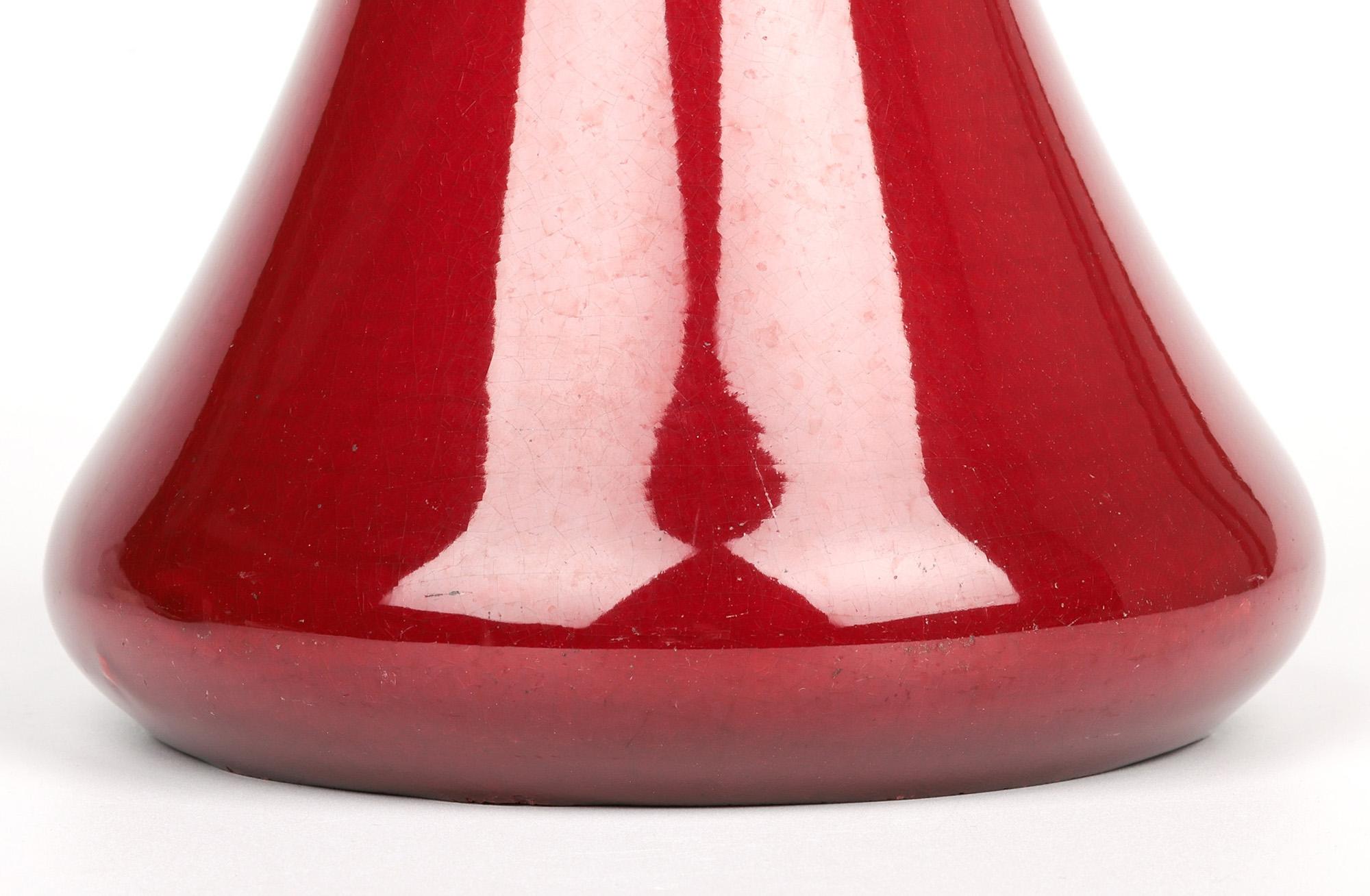 Vaso in ceramica d'arte Burmantofts Pottery smaltato rosso sangue di bue in vendita 9